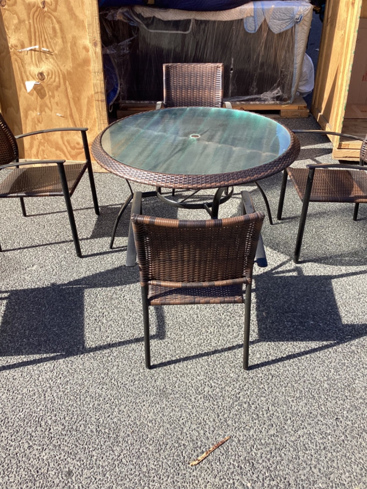7 Piece Brown Patio Dining Set with Glass Table & Stackable Chairs Pre Owned