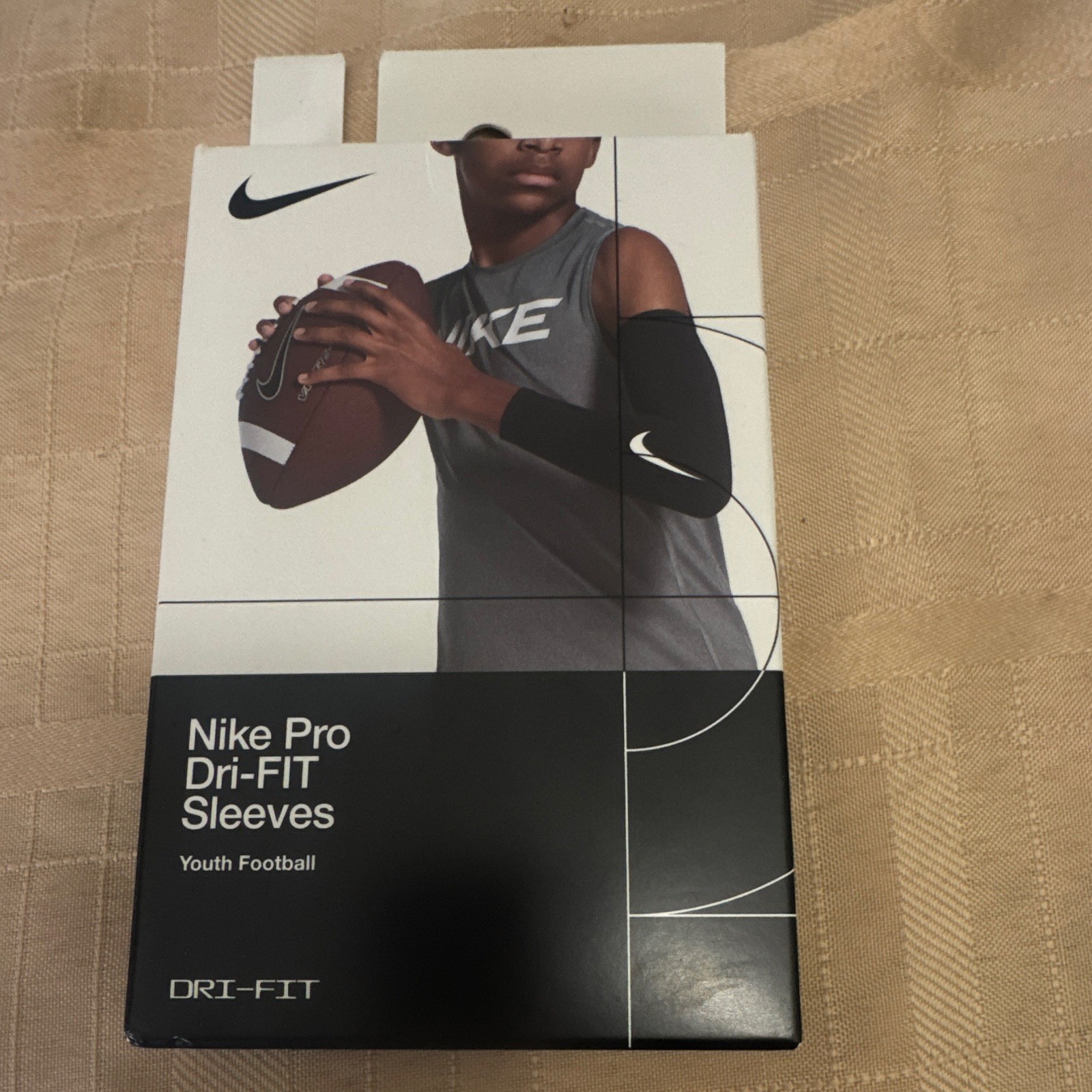Nike Pro Dri-FIT Youth Arm Sleeves Football Black Unisex Kids 2-Pack NEW IN BOX Nike Pro Dri-FIT Youth Arm Sleeves Football Black Unisex Kids 2-Pack NEW IN BOX
