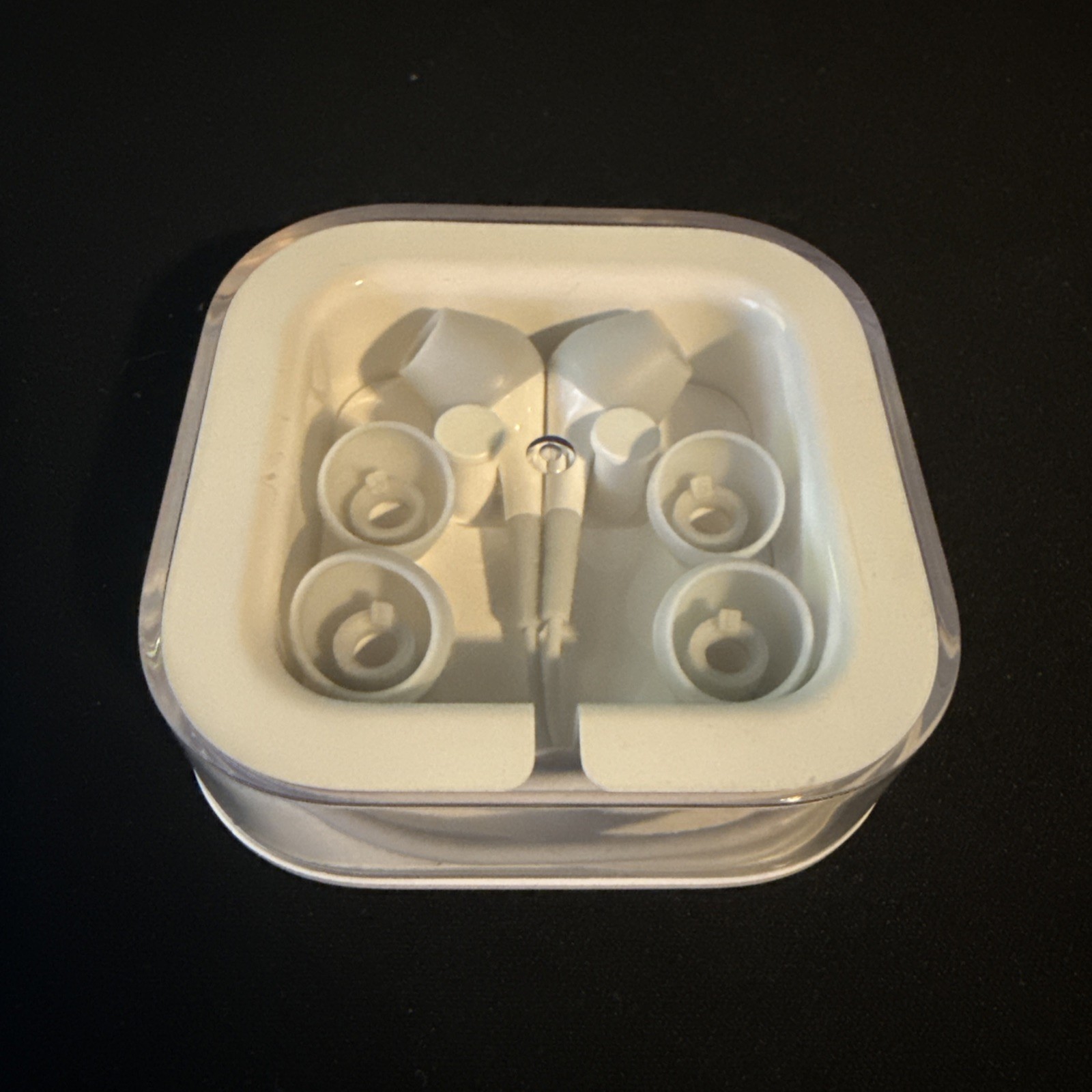 Vintage Apple iPod In-Ear Bud Headphones Earphones (M9394G/A) 3.5mm Jack 2004 Vintage Apple iPod In-Ear Bud Headphones Earphones (M9394G/A) 3.5mm Jack 2004
