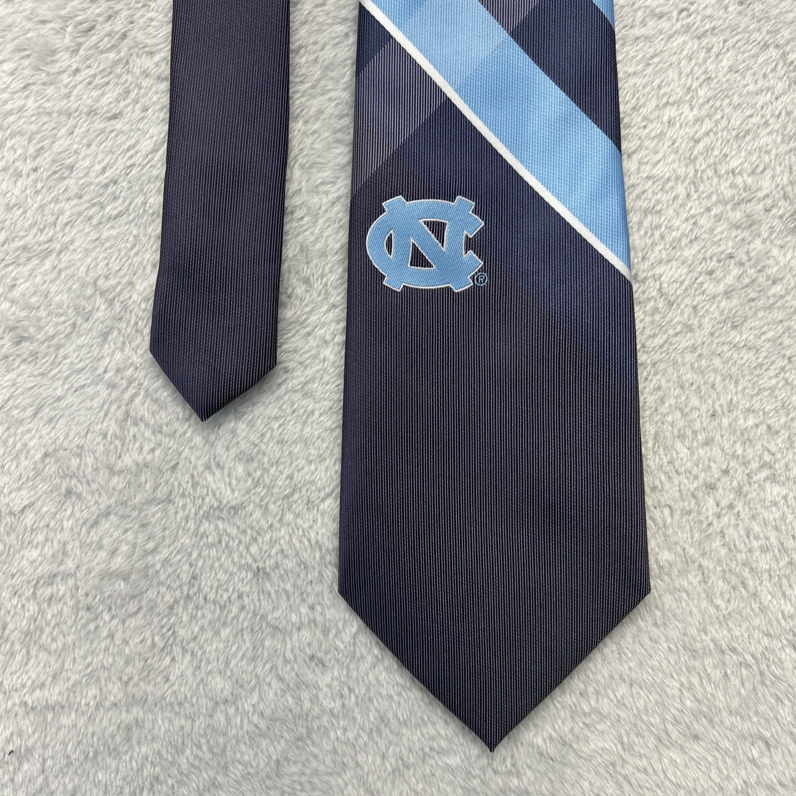 N.C Tarheels Eagles Wings Blue Design Men’s Necktie 3.5x 58” 100% Polyester 
