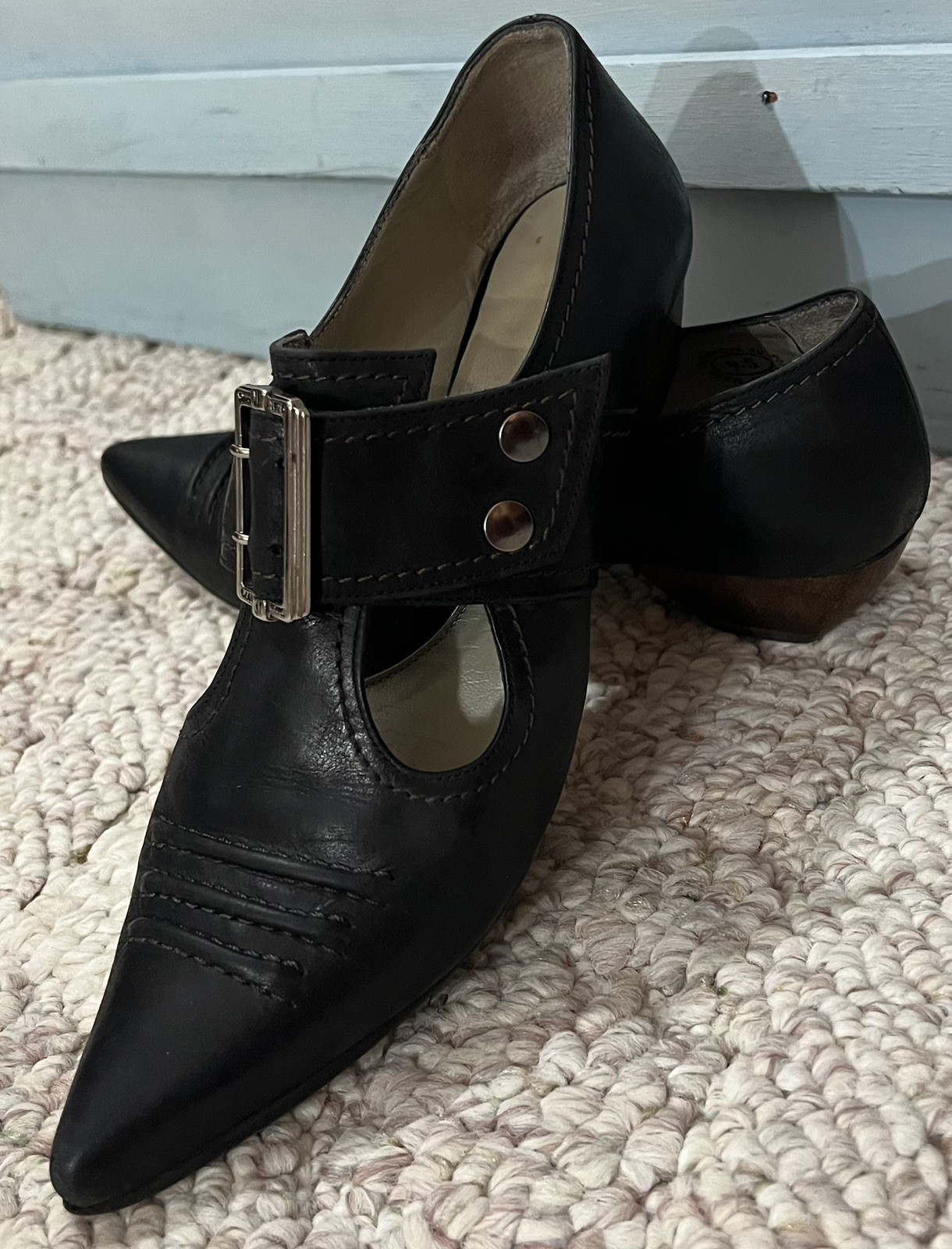 JOHN FLUEVOG Black Truth Pilgrim Victorian Buckle Low Heel Shoes Size 9.5 JOHN FLUEVOG Black Truth Pilgrim Victorian Buckle Low Heel Shoes Size 9.5