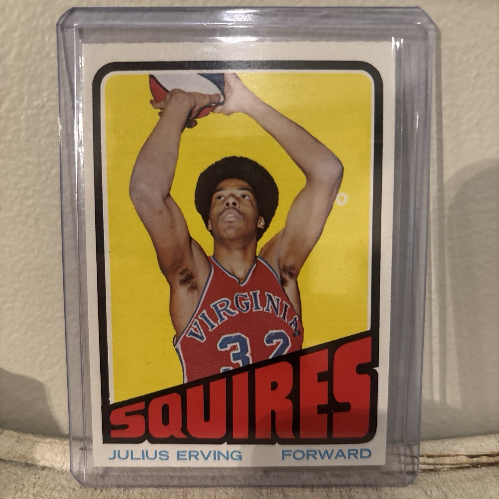 1972-73 Topps - Julius Erving #195 (RC)-Great centering And Color 1972-73 Topps - Julius Erving #195 (RC)-Great centering And Color