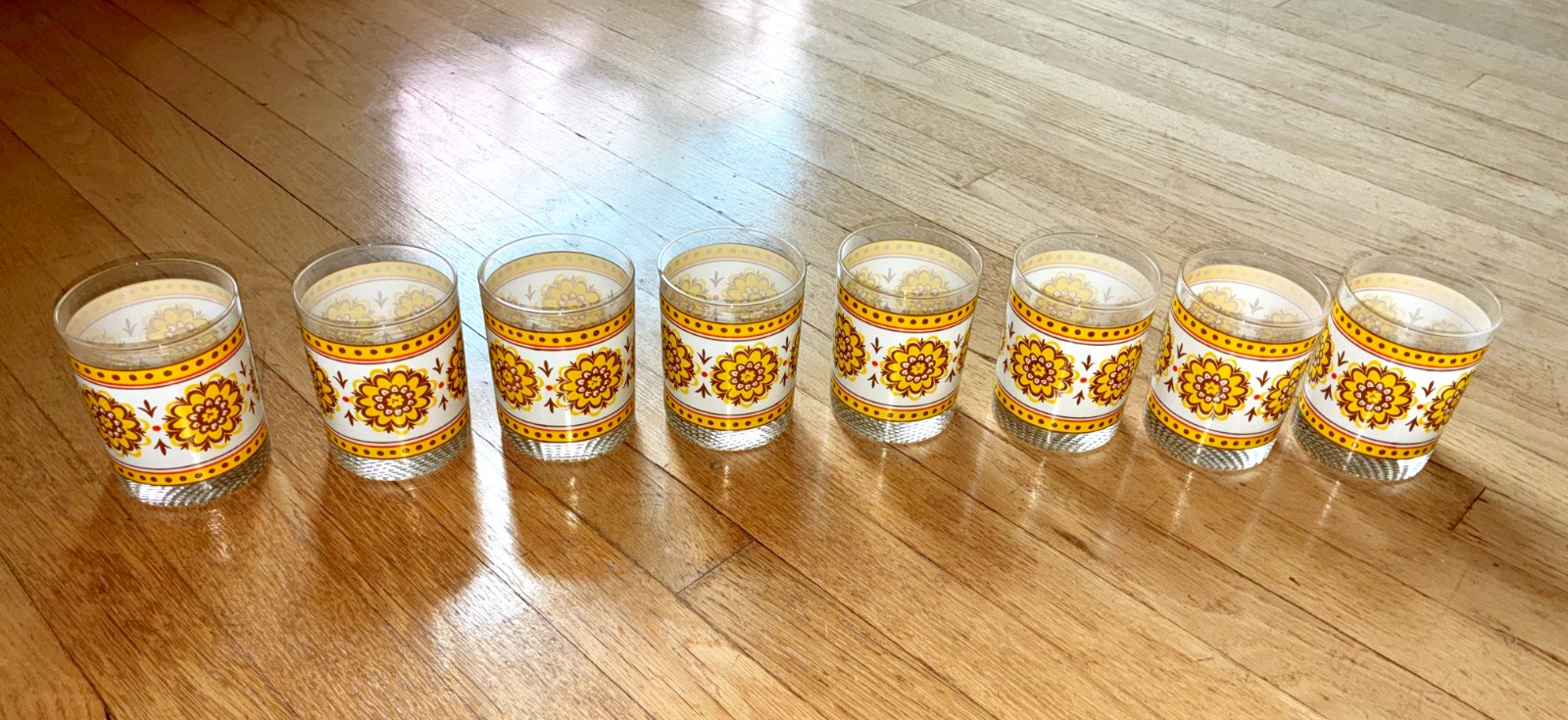 Vintage Rare 1970s Retro Flower Hallmark Drinking Glass Set of 8 Excellent Cond Vintage Rare 1970s Retro Flower Hallmark Drinking Glass Set of 8 Excellent Cond
