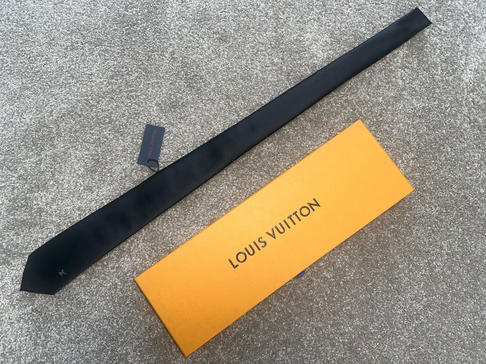 Louis Vuitton Men\'s Solid Black Tie Slim Full Packaging NWT Louis Vuitton Men\'s Solid Black Tie Slim Full Packaging NWT