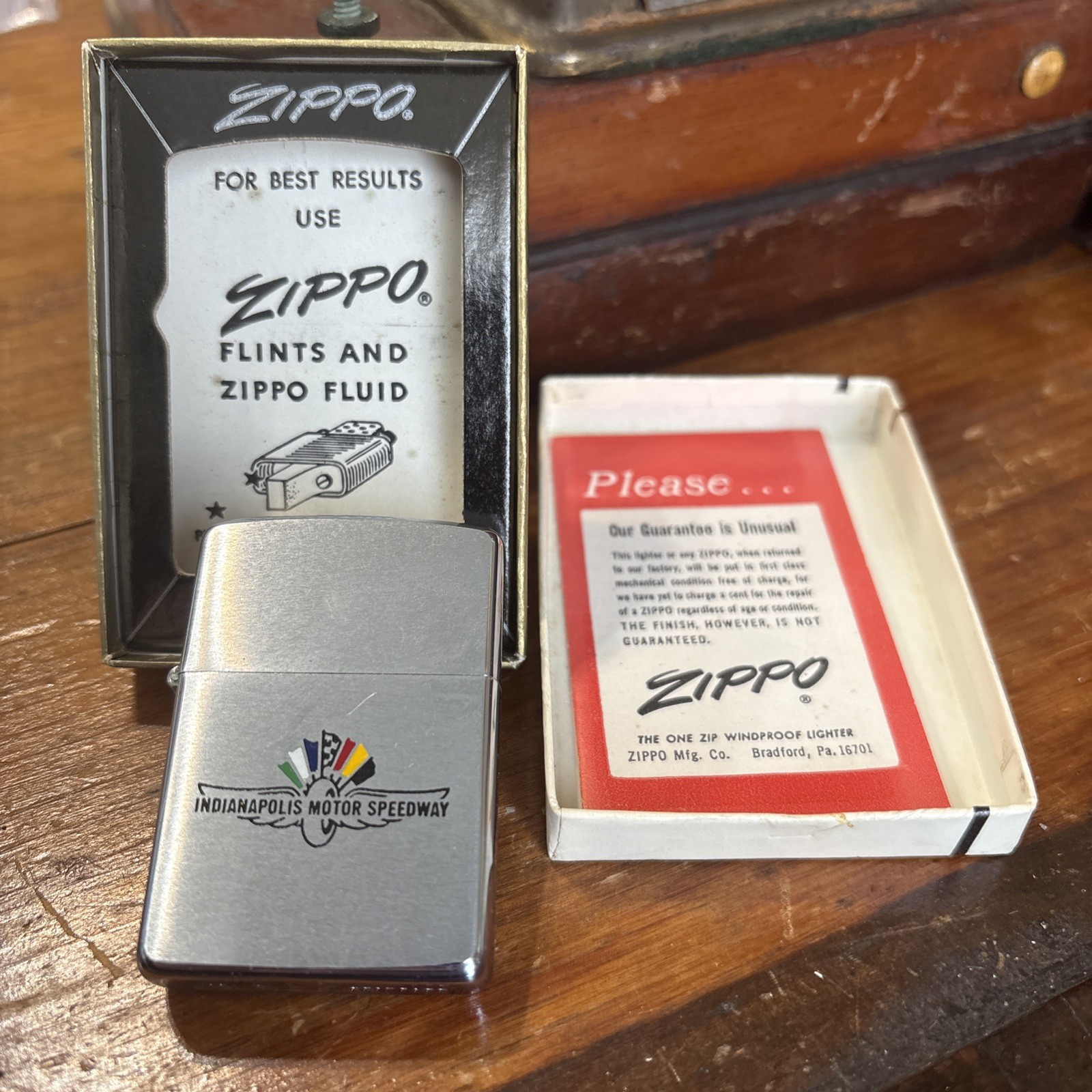1985 INDIANAPOLIS MOTOR SPEEDWAY ZIPPO LIGHTER UNused nib with original box 1985 INDIANAPOLIS MOTOR SPEEDWAY ZIPPO LIGHTER UNused nib with original box