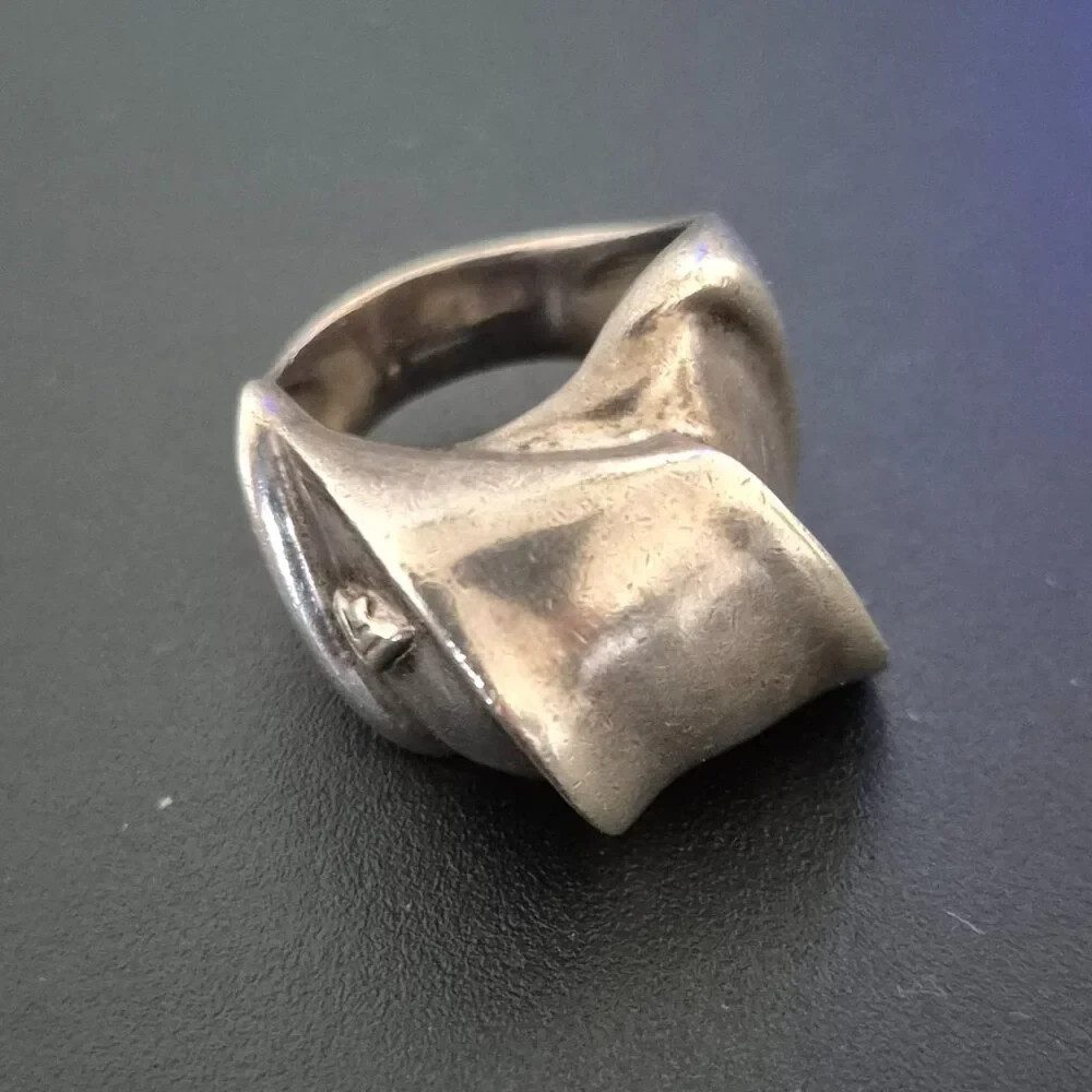 Silpada R2007 Sterling Silver Swirl Ring Size 7 Vintage Modernist