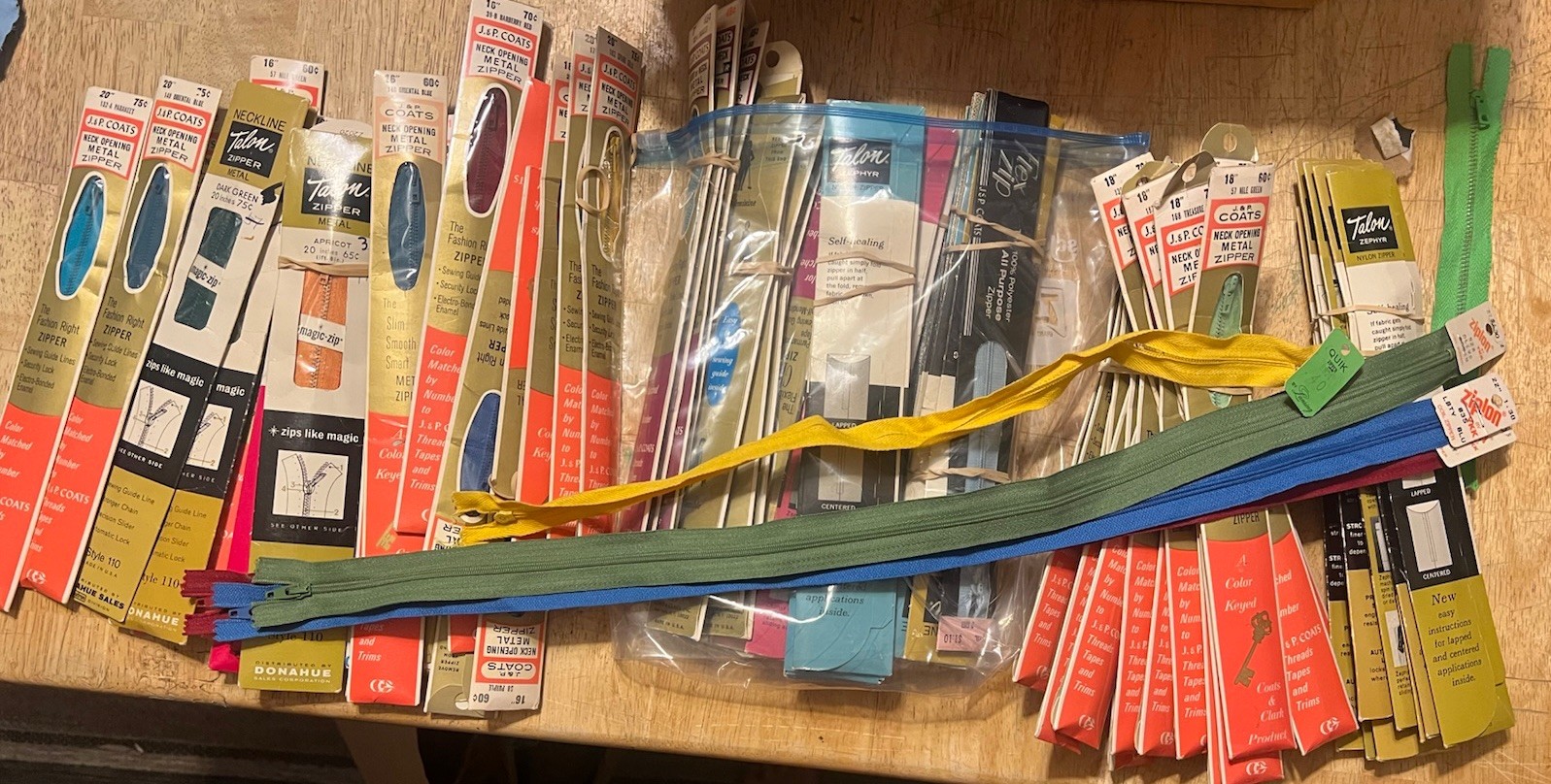 Lot 50+ Zippers New In Package J&P Coats,Talon,Metal Invisible, Plus Used Lot Lot 50+ Zippers New In Package J&P Coats,Talon,Metal Invisible, Plus Used Lot