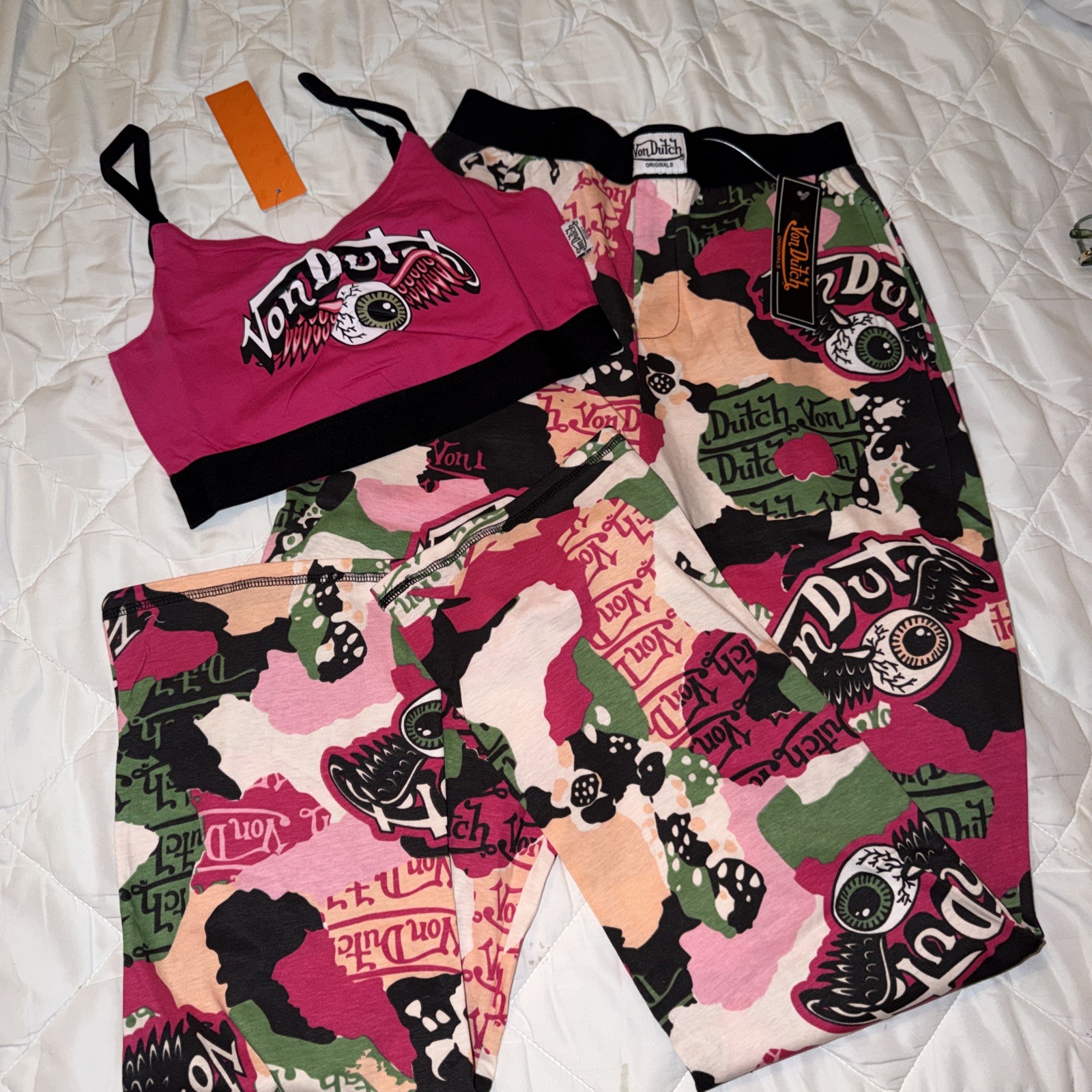 NWT Von Dutch Pajama Set Size Women\'s MEDIUM  super colorful camo w/ pink text 