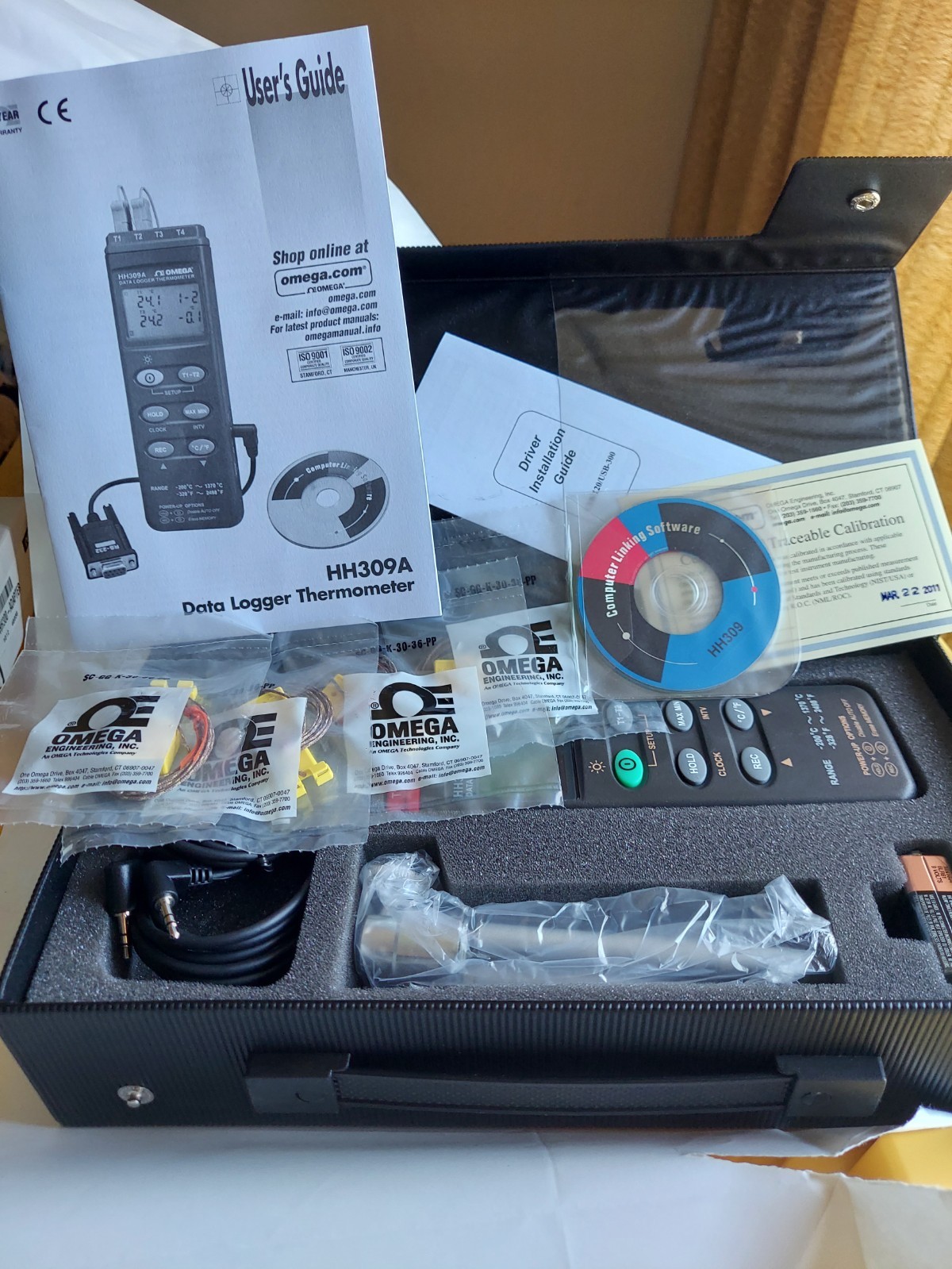 NEW Dwyer Omega HH309/HH309A Datalogger Thermometer RS-232/USB+AC 