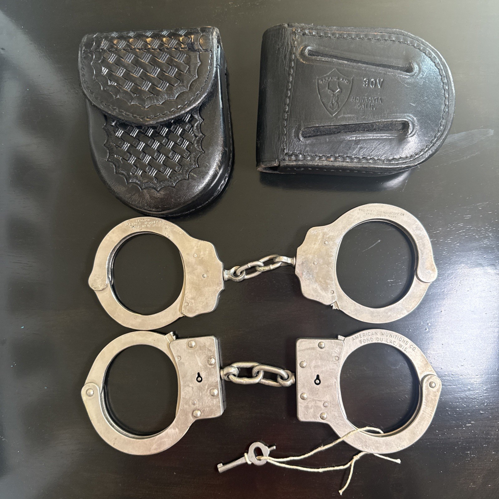 RARE VINTAGE AMERICAN MUNITIONS CO + Peerless Handcuffs With Safariland Cases RARE VINTAGE AMERICAN MUNITIONS CO + Peerless Handcuffs With Safariland Cases