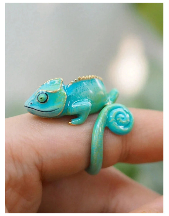 Adorable unique enamel Chameleon Ring size 7
