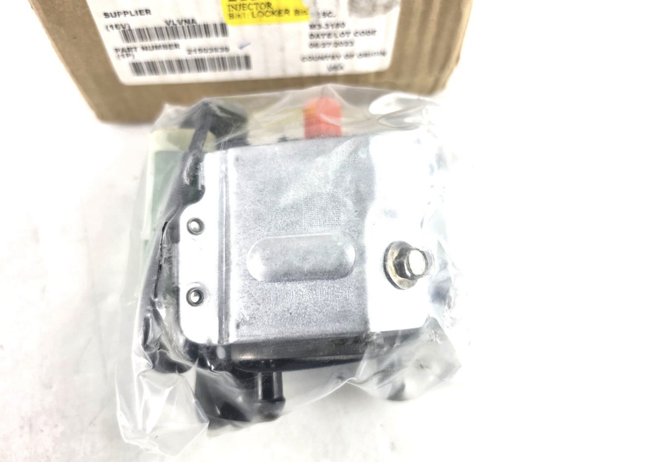 Genuine Volvo 21503939 Aftertreatment Hydrocarbon Fuel Injector Doser Genuine Volvo 21503939 Aftertreatment Hydrocarbon Fuel Injector Doser