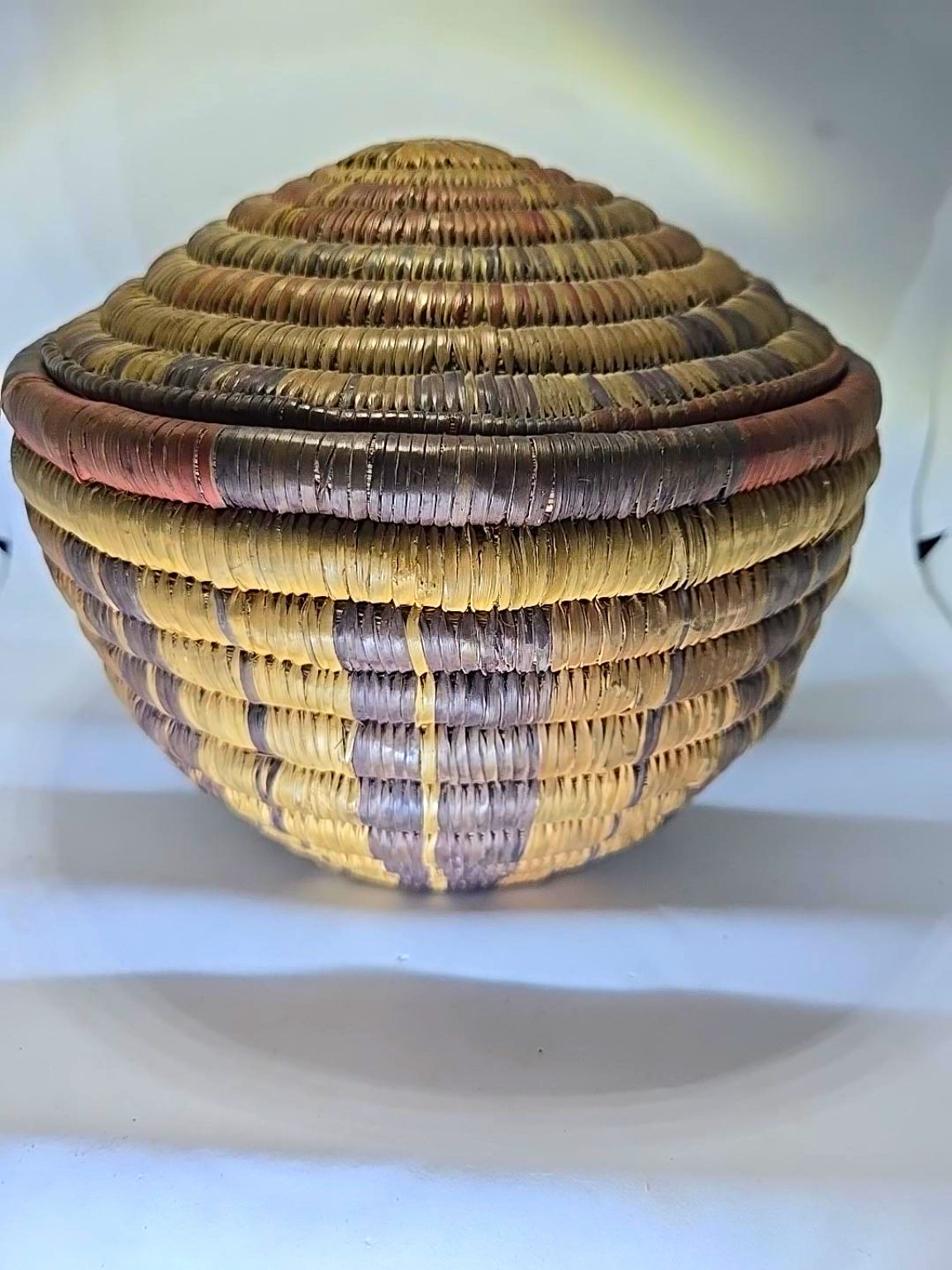 Antique African Tutsi Lidded Coiled Basket Rwanda Burundi Tribal Art 8.5\