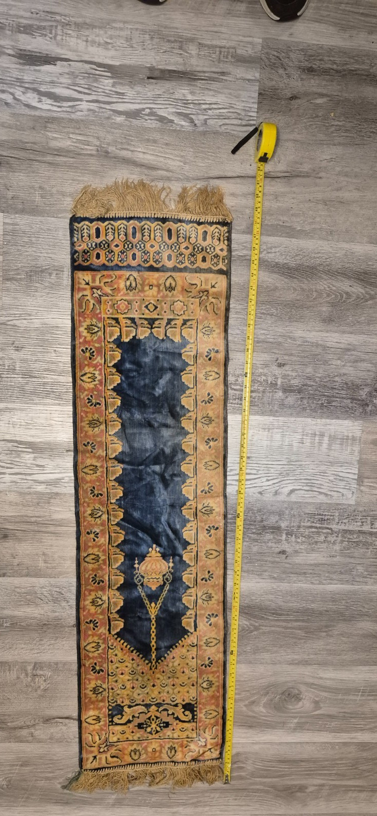VINTAGE OR ANTIQUE TURKISH PRAYER RUG (SECCADE)