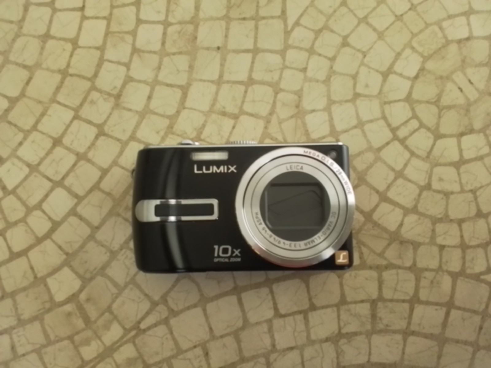 Panasonic LUMIX DMC-TZ3 7.2MP Digital Camera & transfer cable - 10x Optical Zoom