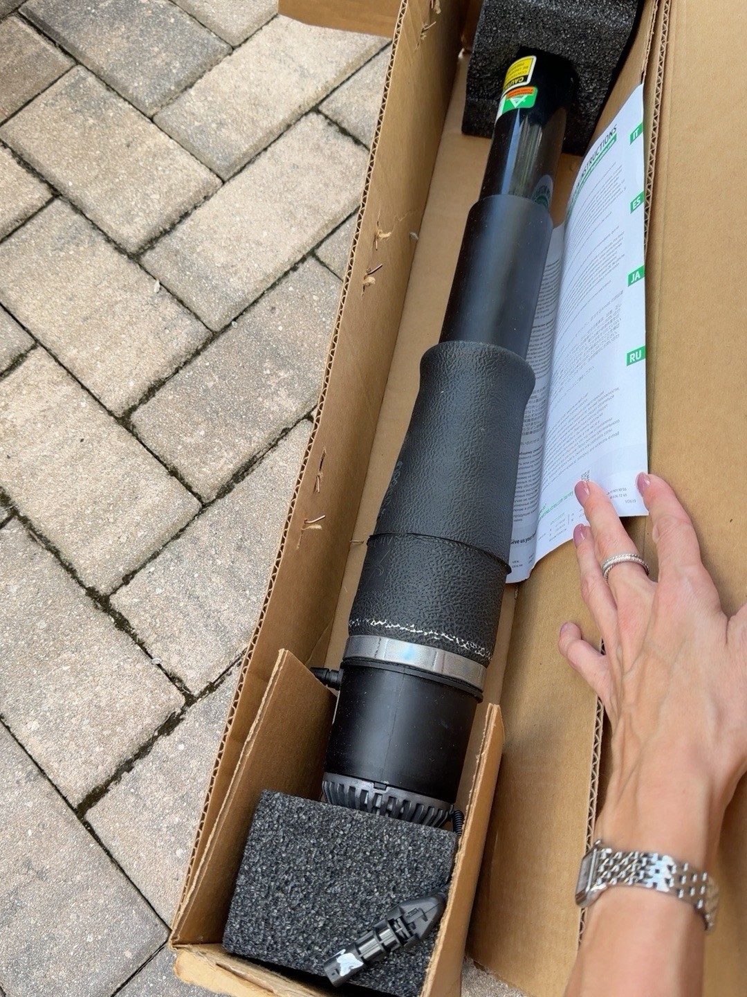 Arnott AS-3066 Rear Air Shock Air Strut Arnott AS-3066 Rear Air Shock Air Strut