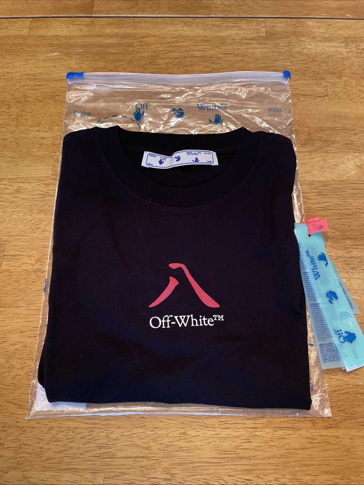 Off-White Chinese New Year S/S Slim Black Red Tee Men’s Med NWT *$610.00* COA Off-White Chinese New Year S/S Slim Black Red Tee Men’s Med NWT *$610.00* COA