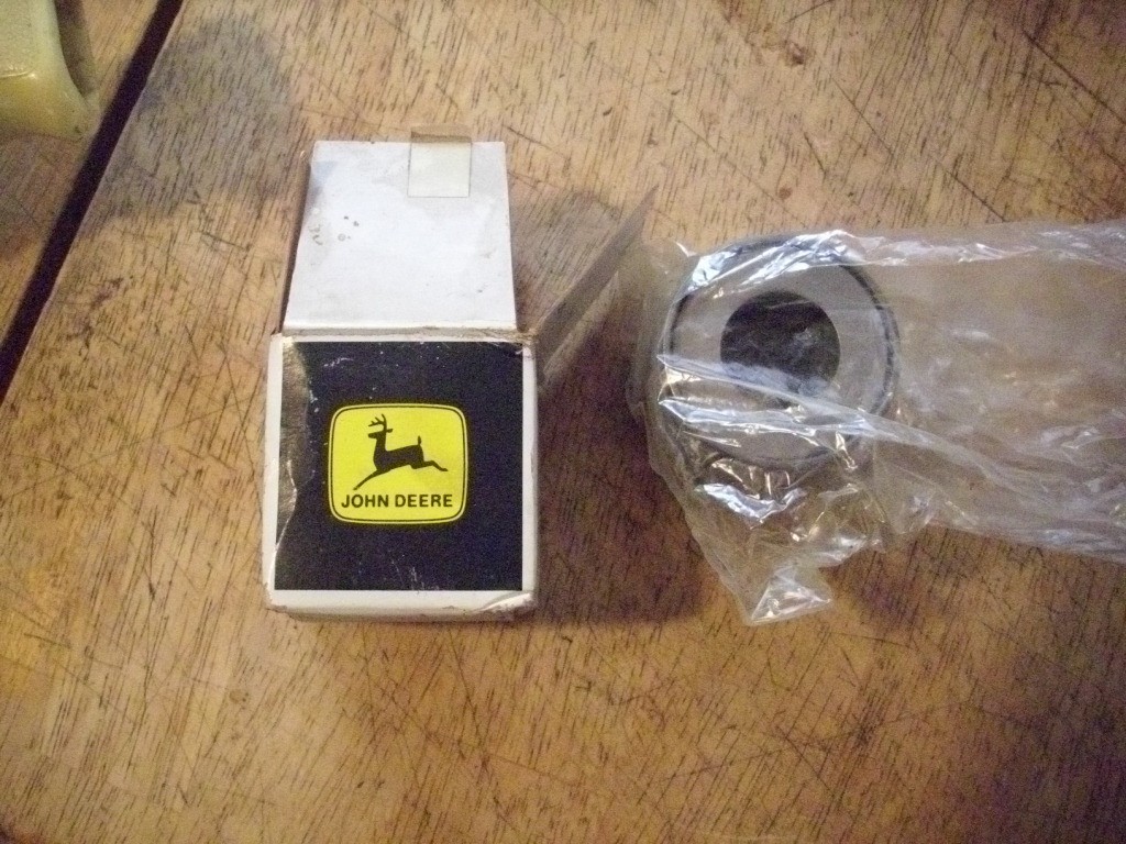 AR81610 John Deere power steering Housing oem lot 1 AR81610 John Deere power steering Housing oem lot 1