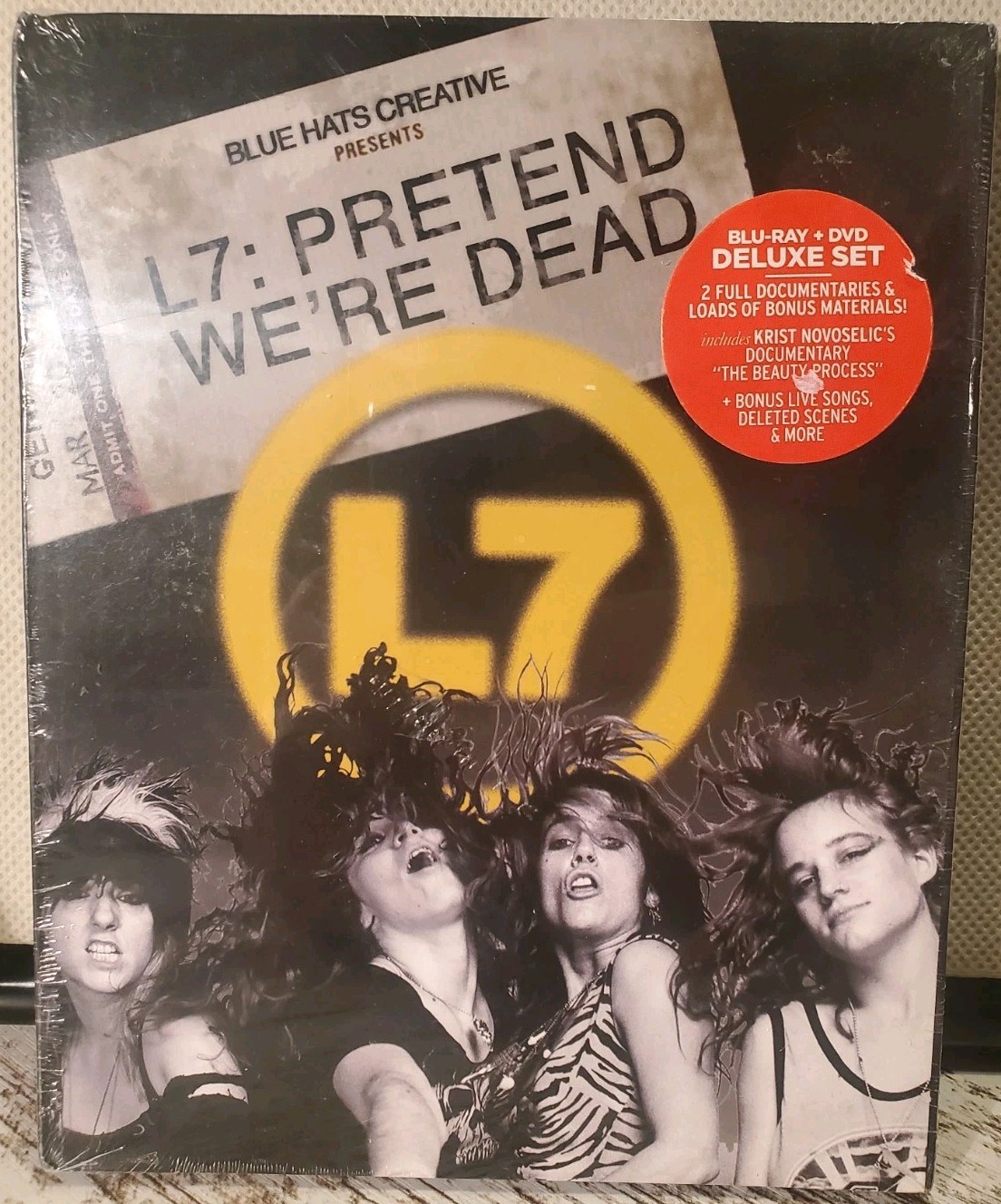 L7 - Pretend We're Dead (Blu-ray + DVD, MVD Visual, 2017) SEALED L7 - Pretend We're Dead (Blu-ray + DVD, MVD Visual, 2017) SEALED