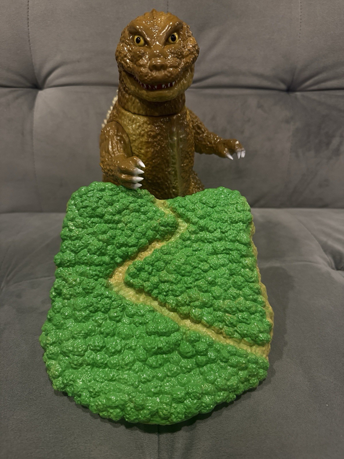 MEDICOM Anraku Ansaku Godzilla 1954 Figure Dr. Yamane Explanation Material Ver. MEDICOM Anraku Ansaku Godzilla 1954 Figure Dr. Yamane Explanation Material Ver.