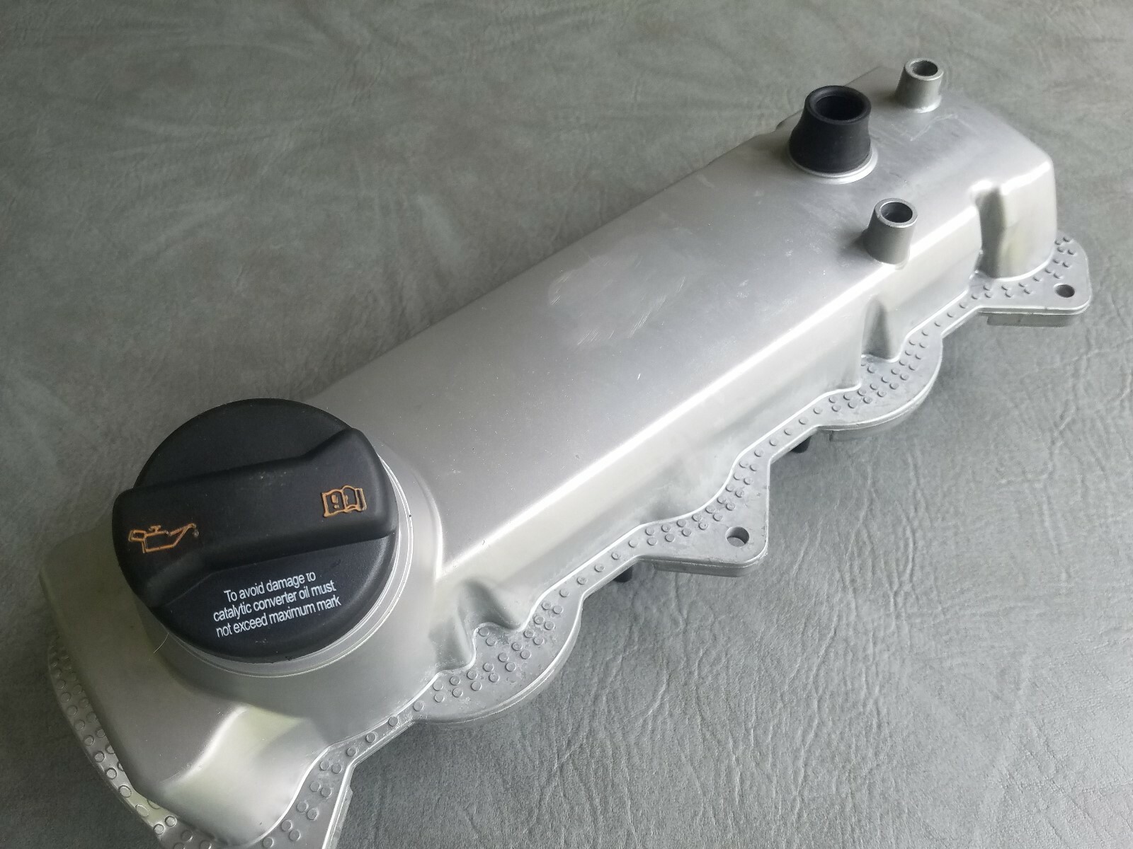 A4 ALH TDI VALVE COVER WITH GASKET GOLF JETTA NB  $169 SHIPPED 038 103 469 E