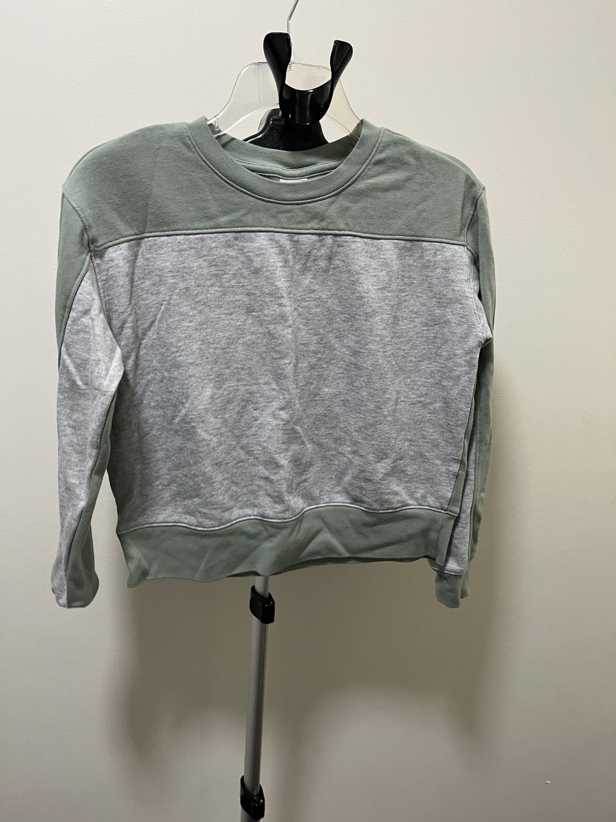 Womens Sage Green Heather Grey Color Block Crewneck Sweatshirt Ribbed Trim Boxy Womens Sage Green Heather Grey Color Block Crewneck Sweatshirt Ribbed Trim Boxy