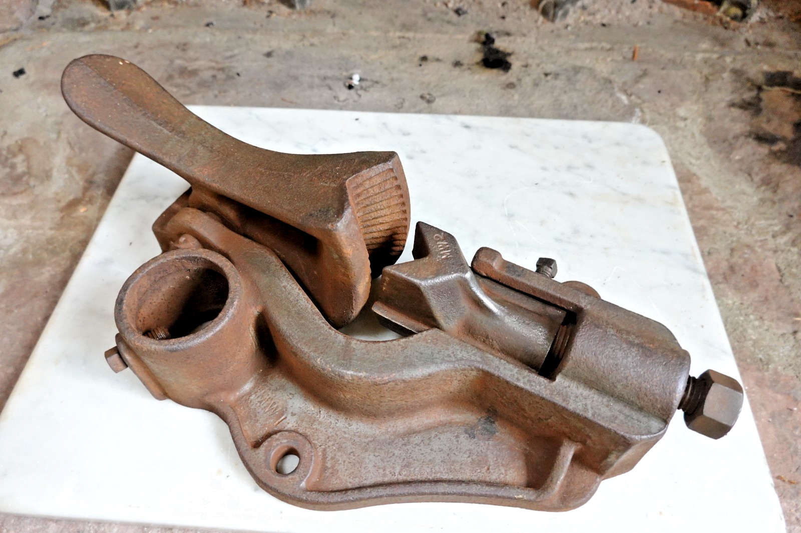 Antique WELL PIPE PULLER, PIPE DOG, JACK Antique WELL PIPE PULLER, PIPE DOG, JACK