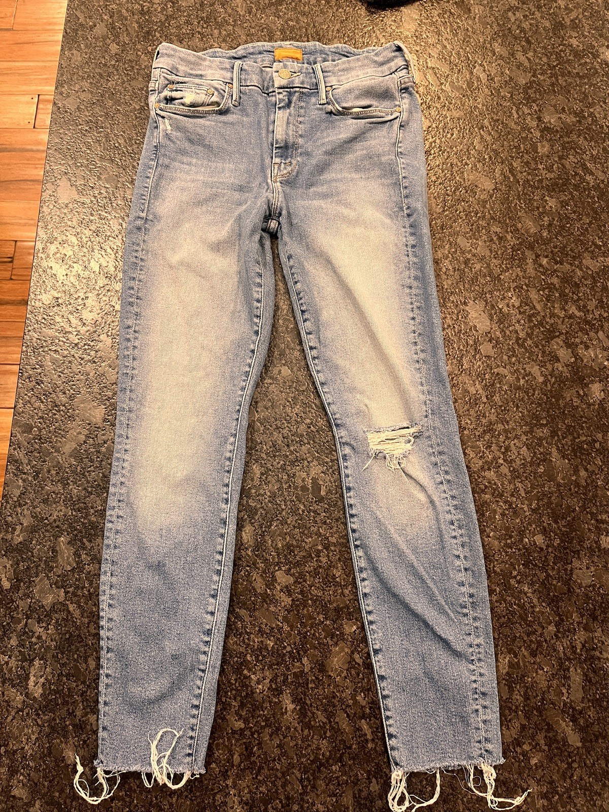 MOTHER Denim Jeans Women\'s Size 28 Skinny Distressed Raw Hem Knee Rip Light Wash MOTHER Denim Jeans Women\'s Size 28 Skinny Distressed Raw Hem Knee Rip Light Wash