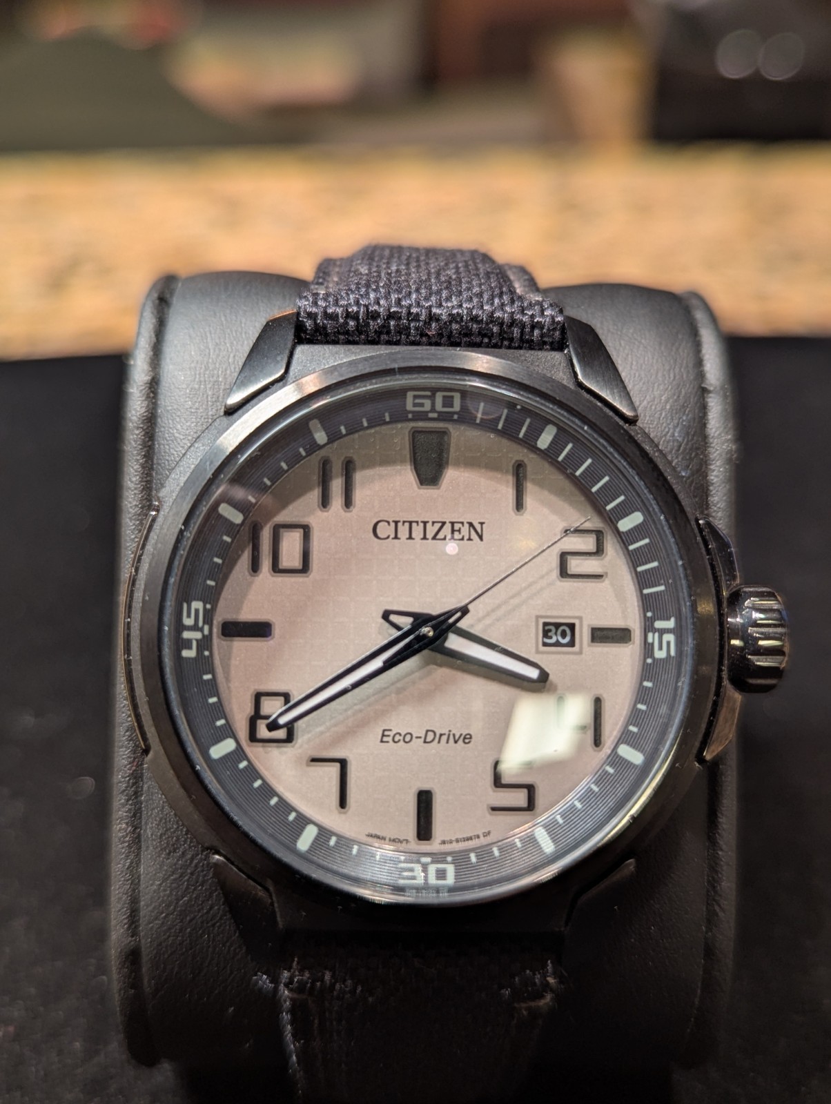 Citizen Eco-Drive J810-S098513 Men\'s Watch Beige Dial 100M 20mm Strap Date
