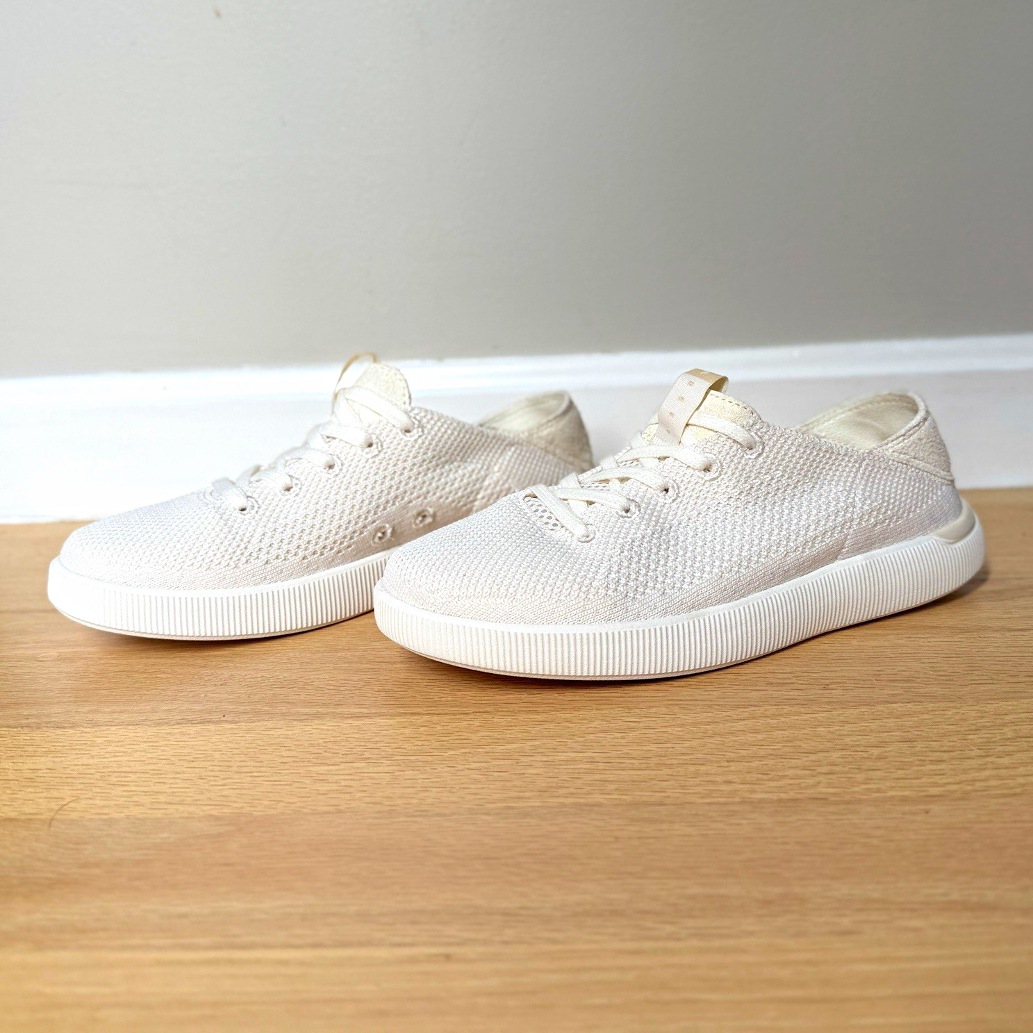 Reef Neptune Women\'s White Knit Textile Lace-Up Low Top Athletic Sneakers