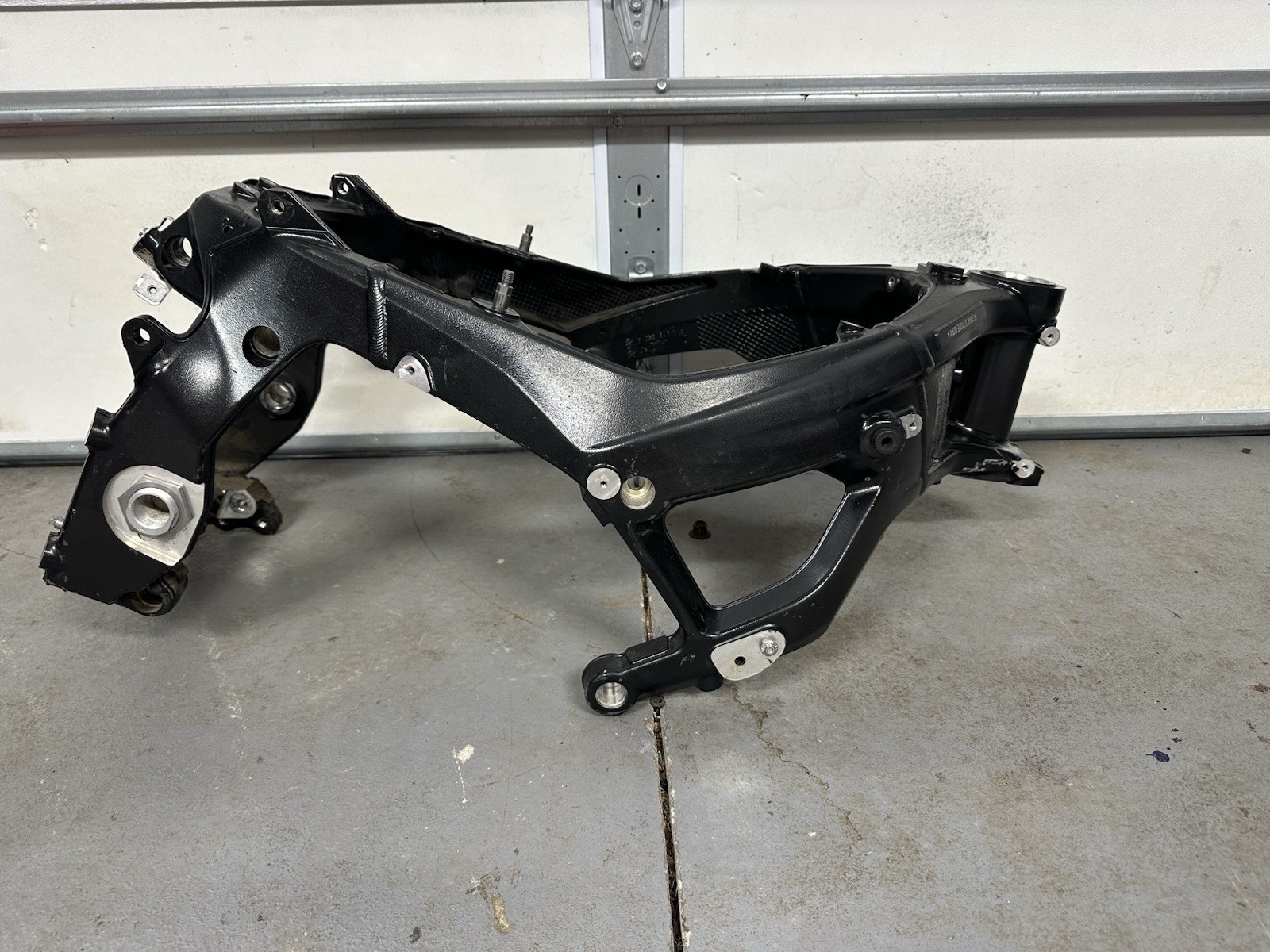 2020 - 2025 BMW S1000RR FRAME MAIN CHASSIS BLACK STRAIGHT Salvage T1T1E #11