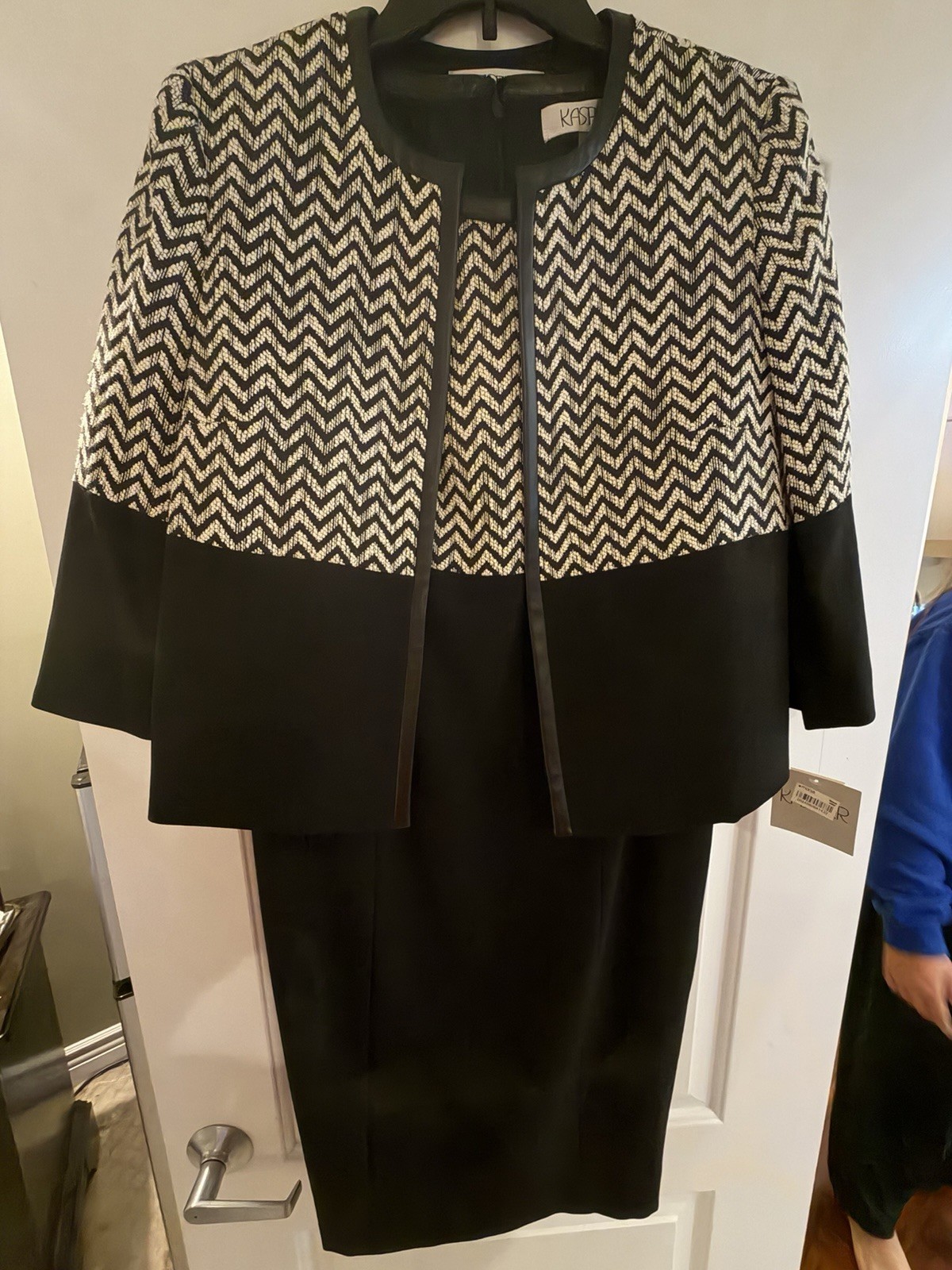 Kasper Women’s Black Ecru Chevron Shift Dress Jacket 2 Piece Set Size 6 NWT