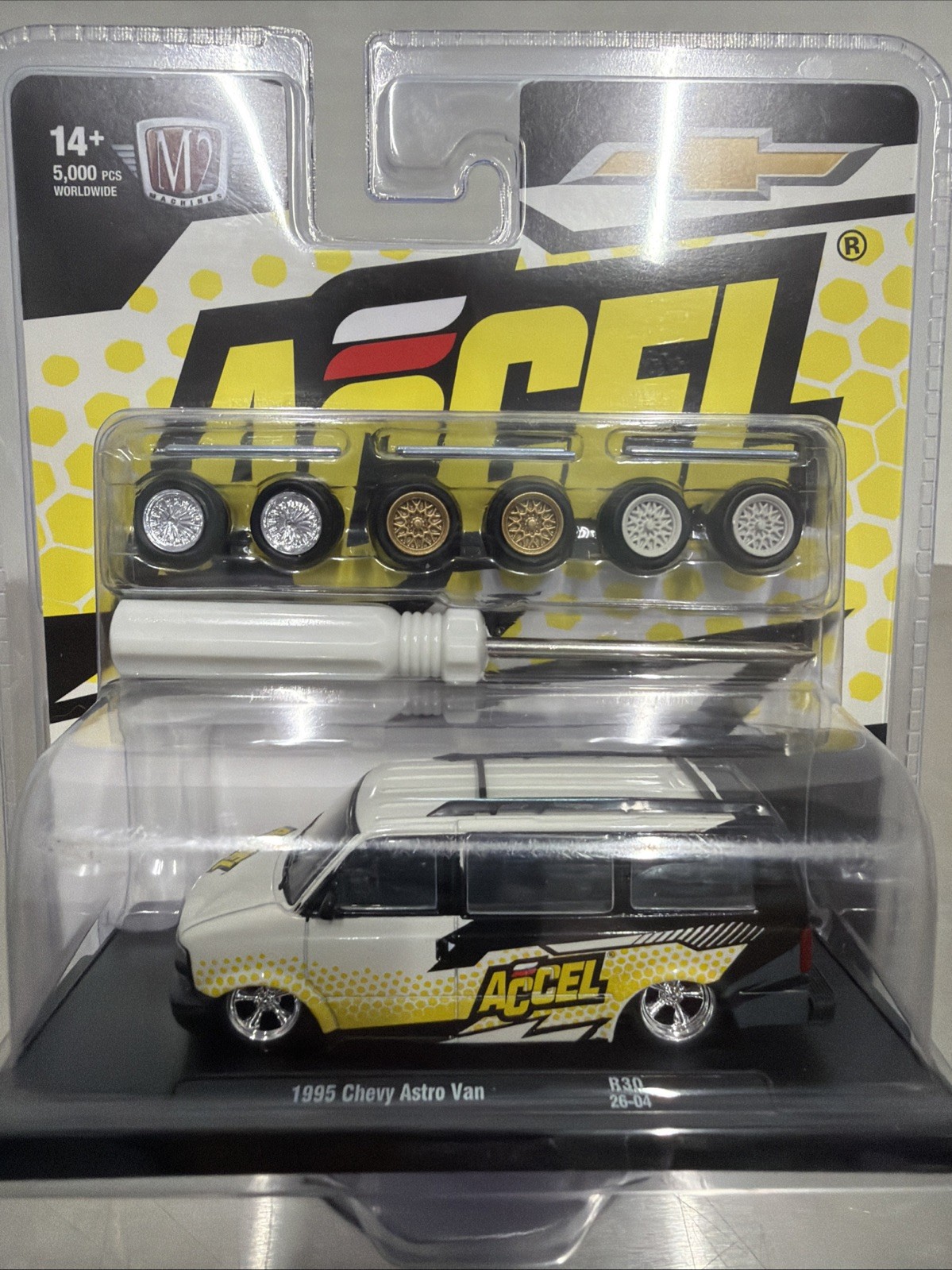2026 M2 Machines Auto Wheels-1:64 Accel 1995 Chevrolet Chevy Astro Van-NEW
