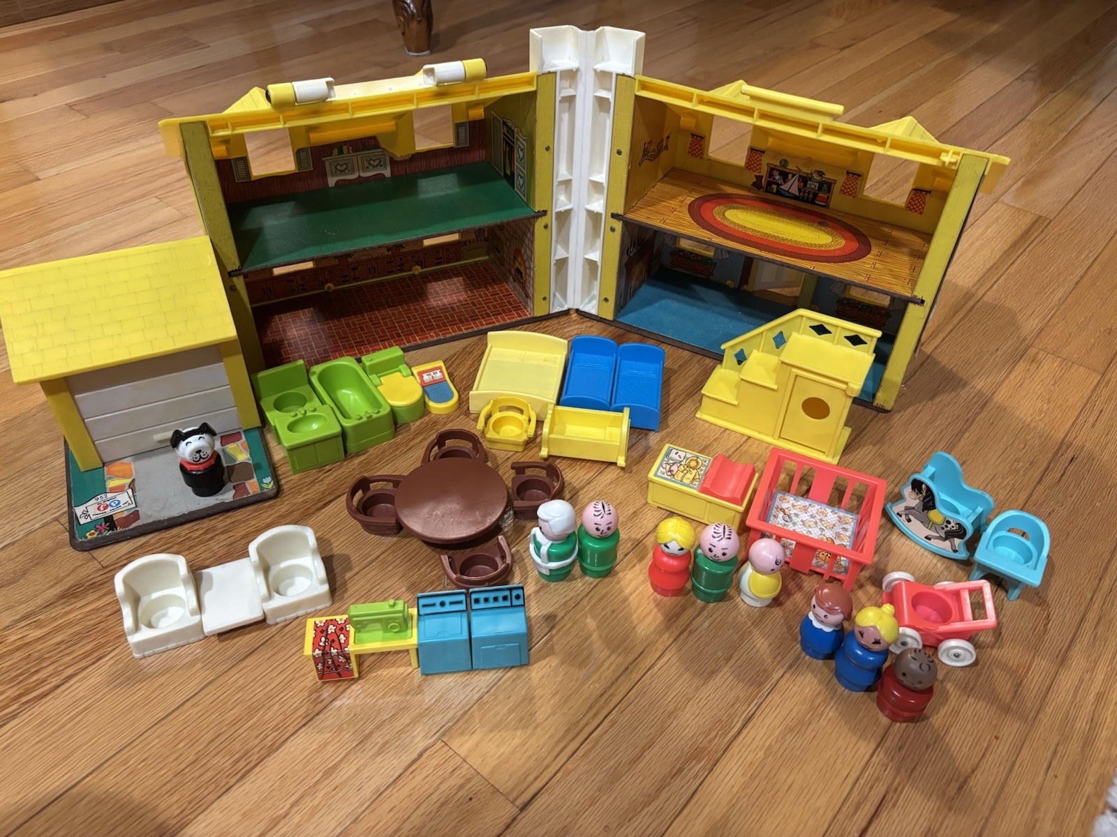 VTG Fisher Price Little People Play Family YELLOW HOUSE 952 Selling AS IS VTG Fisher Price Little People Play Family YELLOW HOUSE 952 Selling AS IS