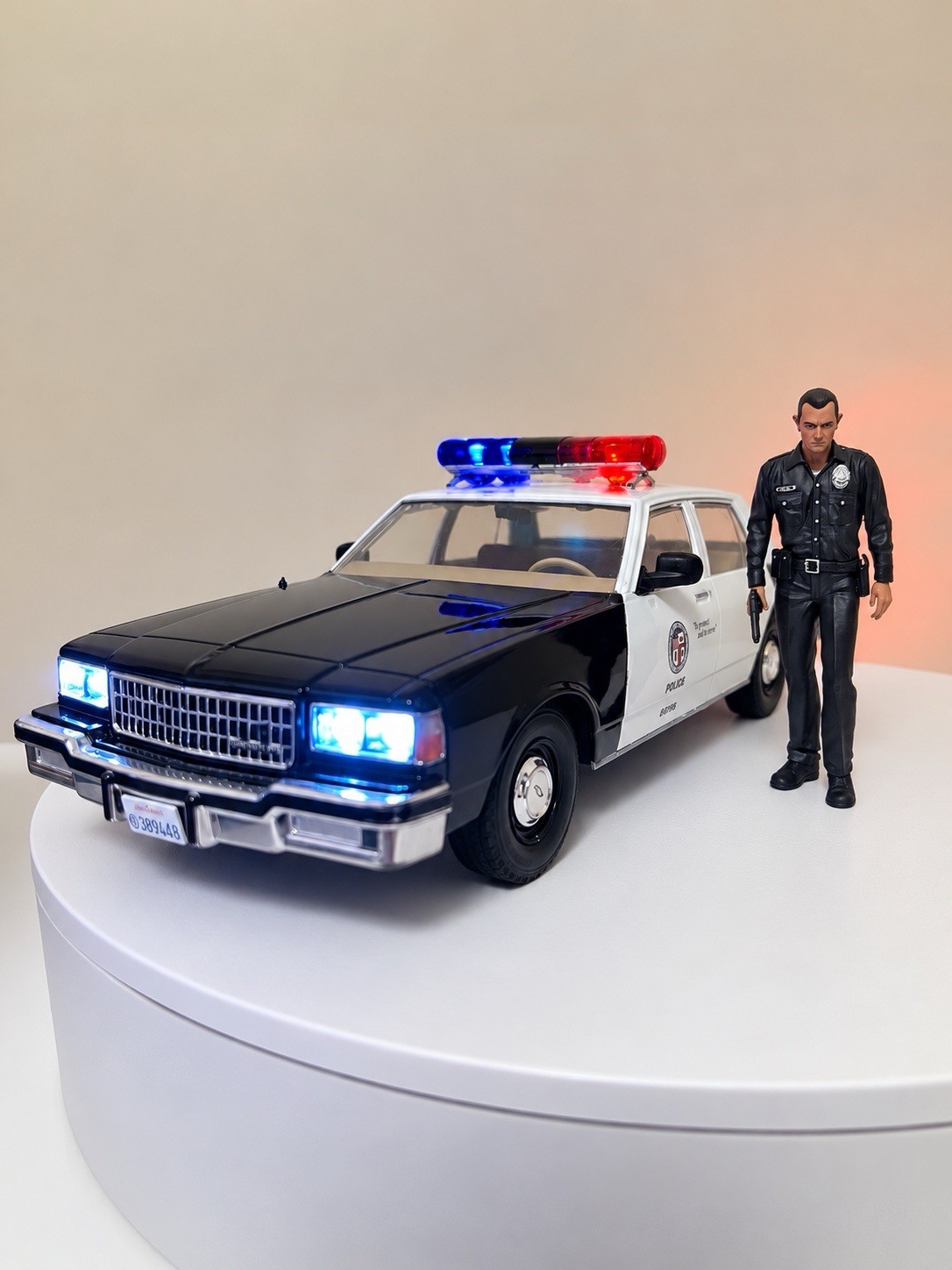 1/18 Police Car 1987 Chevrolet Caprice LAPD MCG 1:18 Terminator 2. with Lights. 1/18 Police Car 1987 Chevrolet Caprice LAPD MCG 1:18 Terminator 2. with Lights.