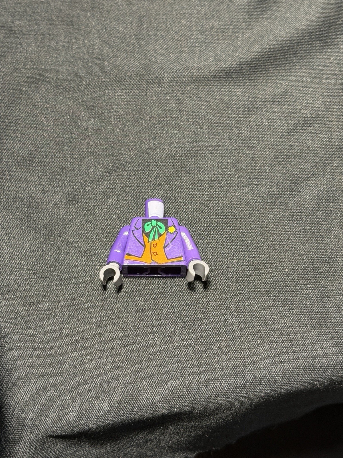 Lego 2006 Joker Minifigure Torso Lego 2006 Joker Minifigure Torso