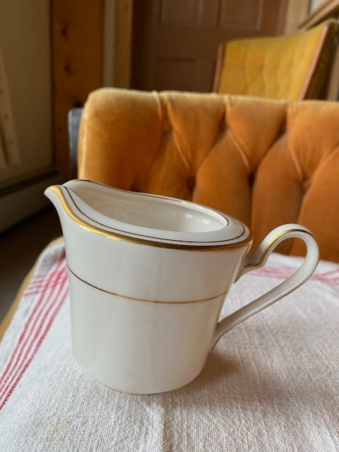 Noritake Ivory China - Linton #7552 - Creamer - 3 1/8 Noritake Ivory China - Linton #7552 - Creamer - 3 1/8