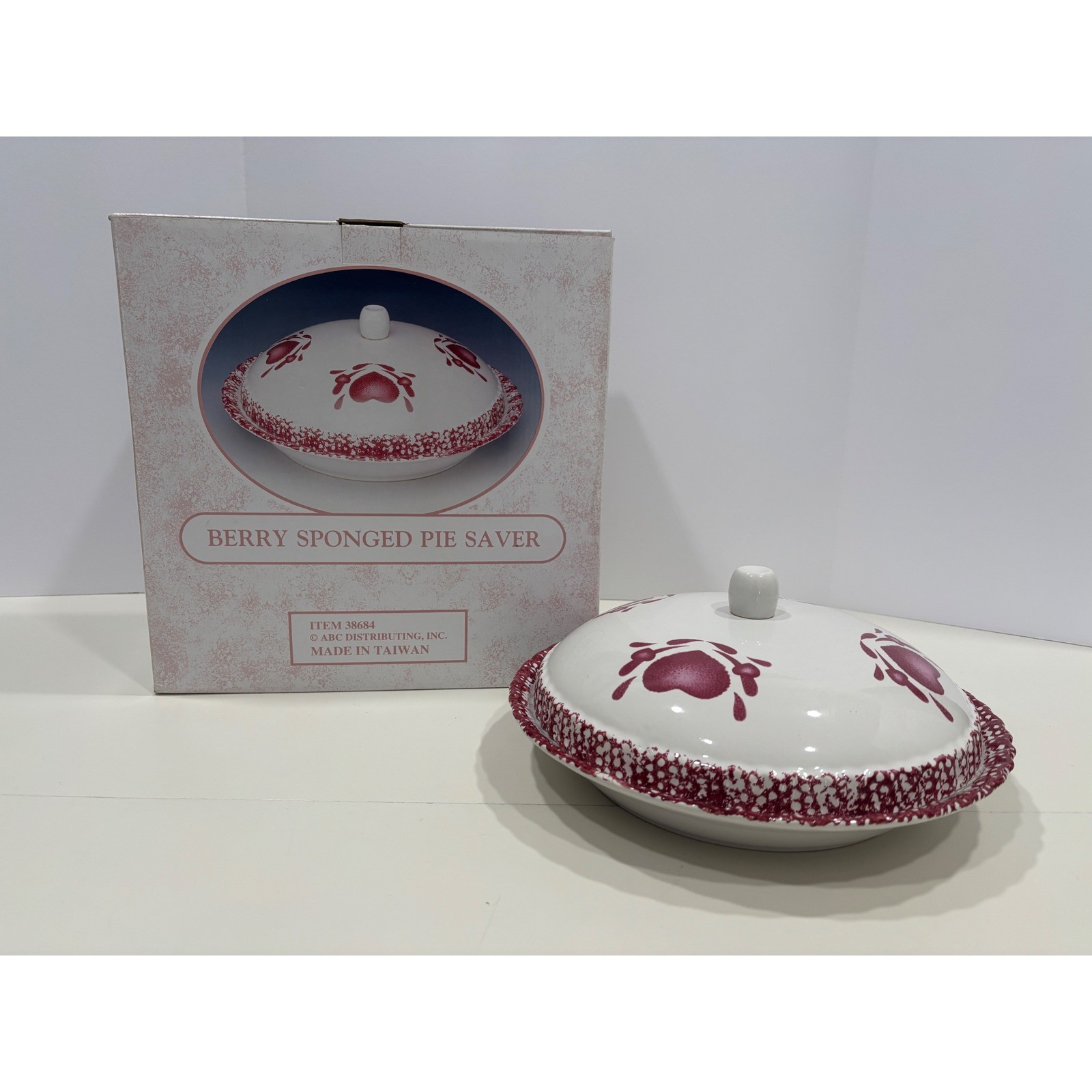 ABC Distributing Berry Sponged Pie Saver Ceramic Heart Design 38684 with Box ABC Distributing Berry Sponged Pie Saver Ceramic Heart Design 38684 with Box