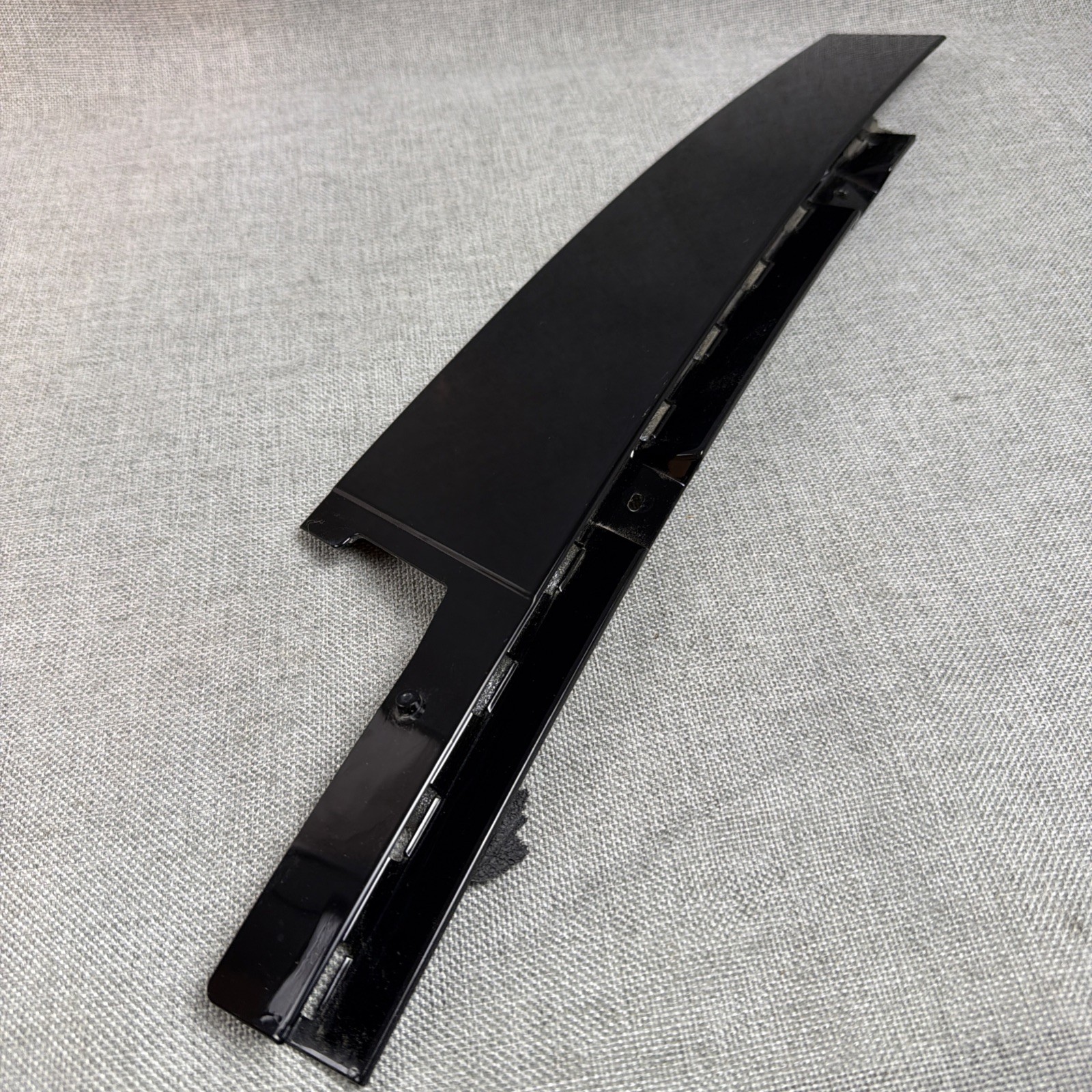OEM 2024 2025 Chevrolet Equinox EV Right Front Door Window Frame Applique Used