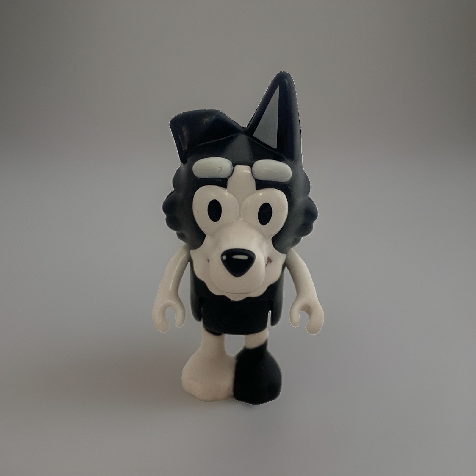 Disney Bluey MacKenzie Border Collie Dog School Mate Replacement Figure NEW Disney Bluey MacKenzie Border Collie Dog School Mate Replacement Figure NEW