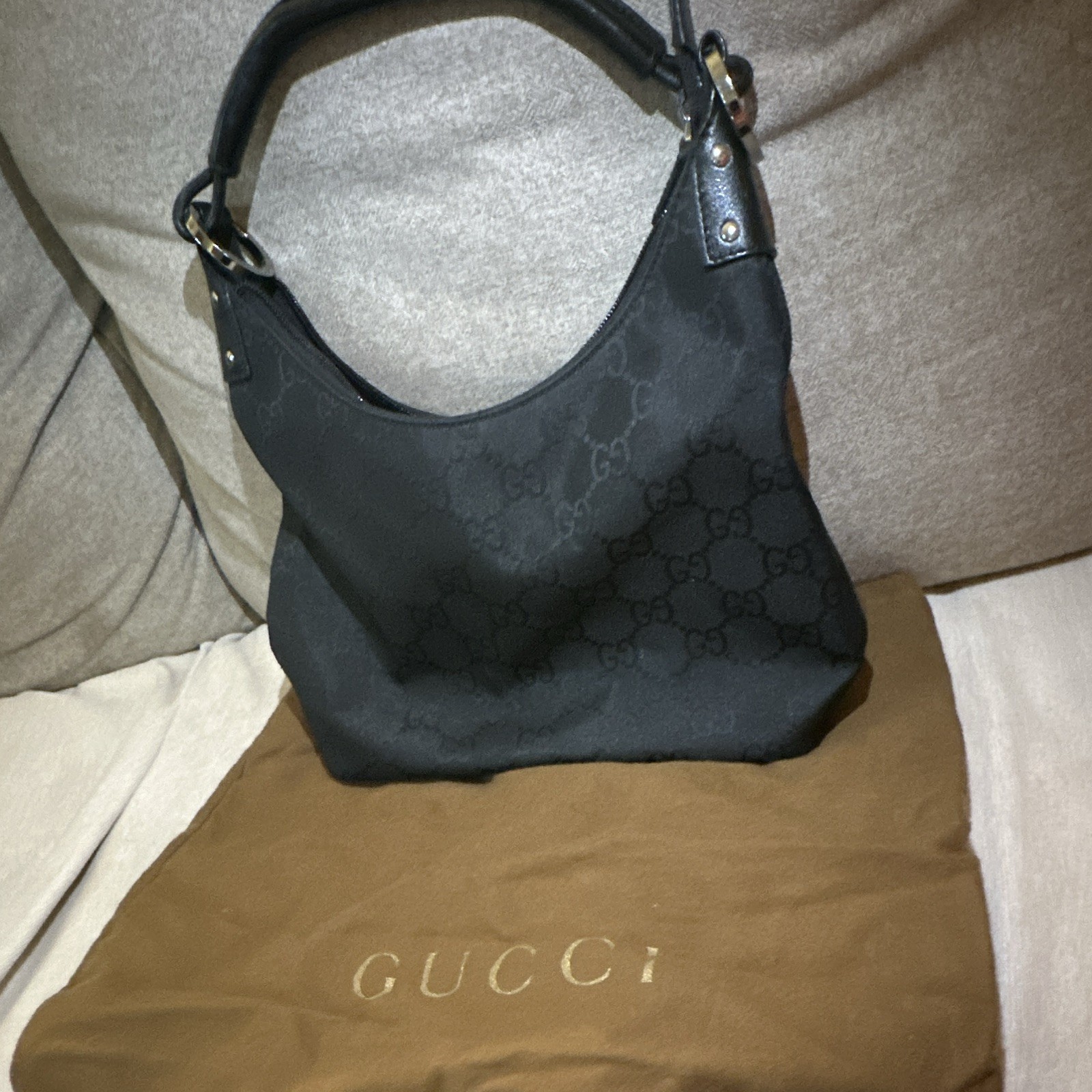 Gucci Black GG Shoulder Bag Zip Silver Hardware Leather Strap w/ Dust Bag Gucci Black GG Shoulder Bag Zip Silver Hardware Leather Strap w/ Dust Bag