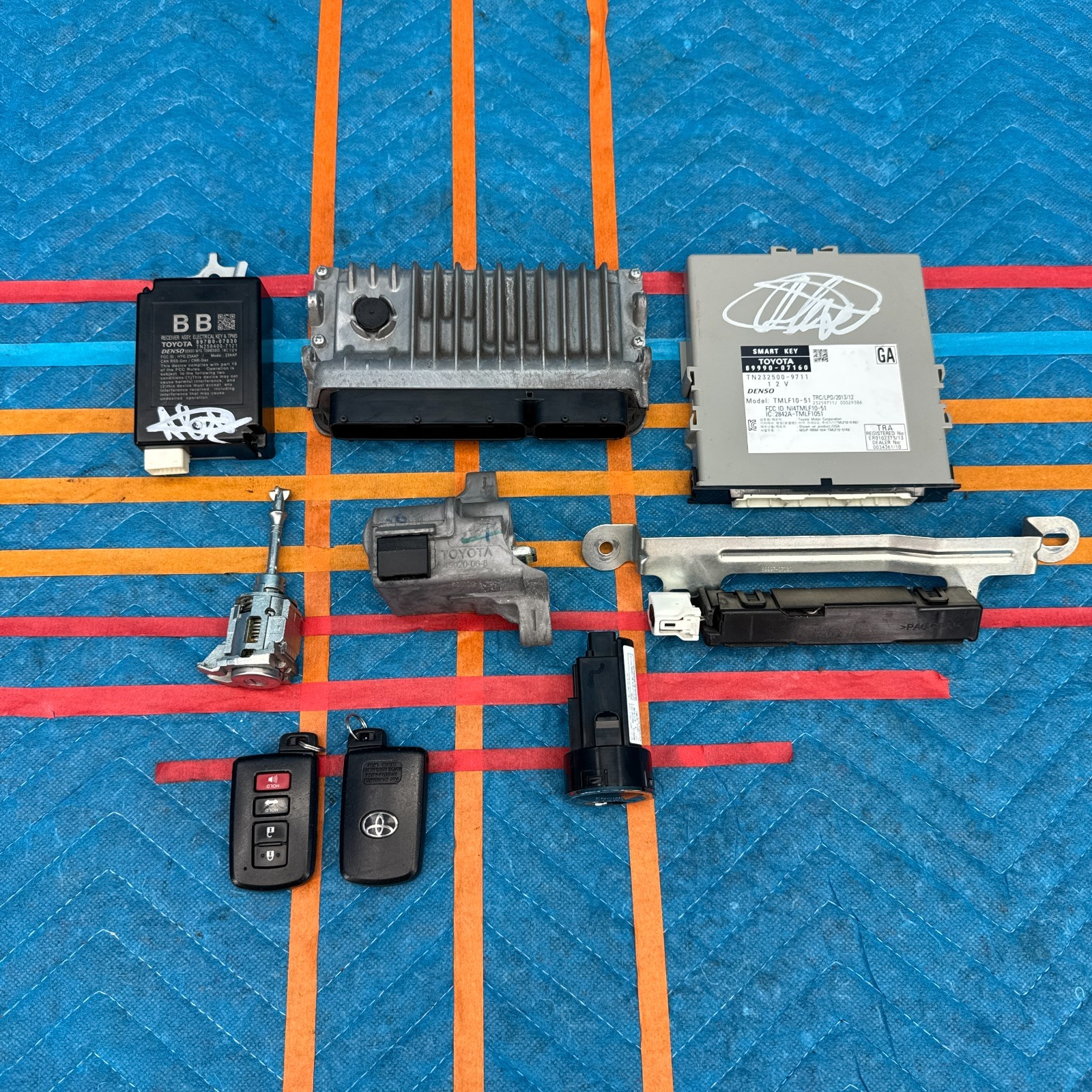 2016–2018 Toyota Avalon Smart Key System Set OEM 8999007160 897B007030
