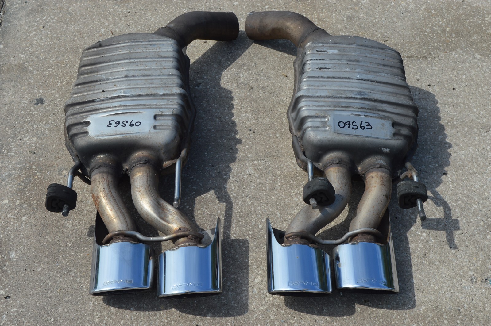 2009 W218 MERCEDES S63 CL63  AMG REAR EXHAUST MUFFLER MUFFLERS PIPE PAIR