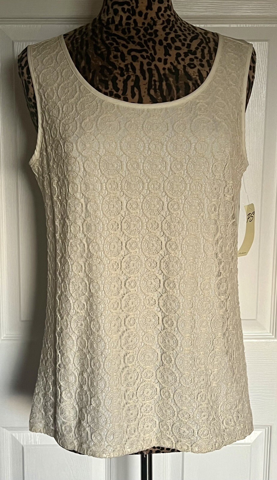 New Sleeveless Lacy Front Lined Perception Concept Blouse Sz. L. 40” Bust