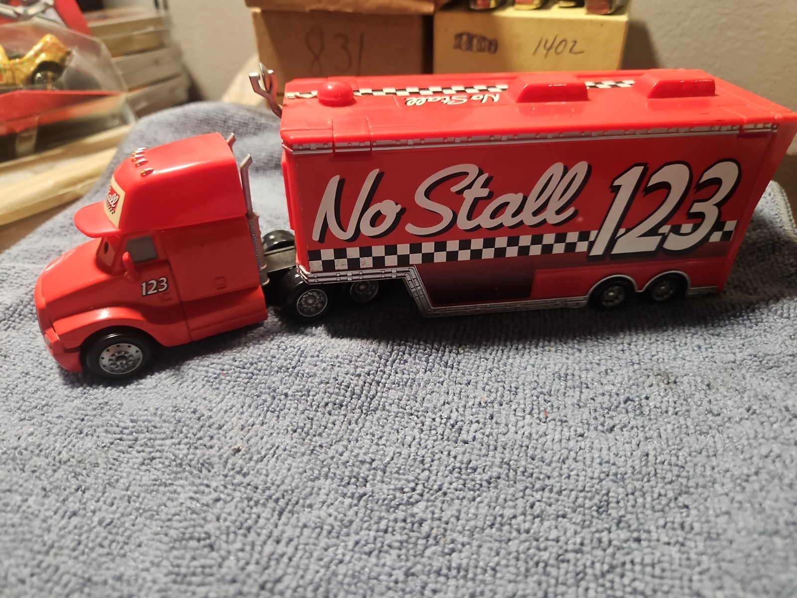 Disney Pixar Cars No Stall #123 Semi & Hauler Truck W/ Antenna * Nice