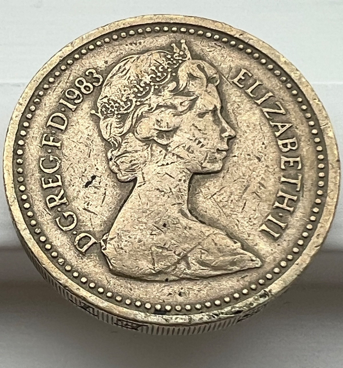 1983 One British Pound GB Queen Elizabeth II With Upside Down Error - Rare.