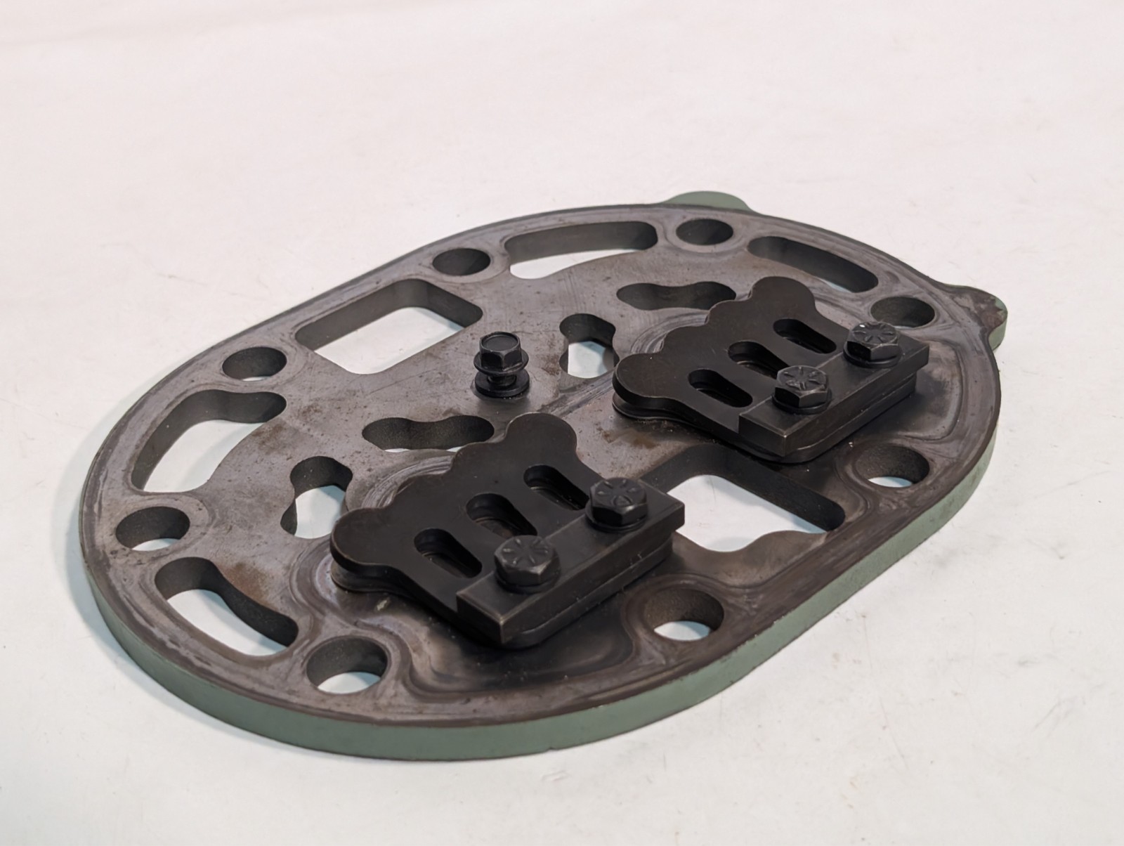 Carrier 06E valve plate assembly for compressor w/ reed valves as pictured