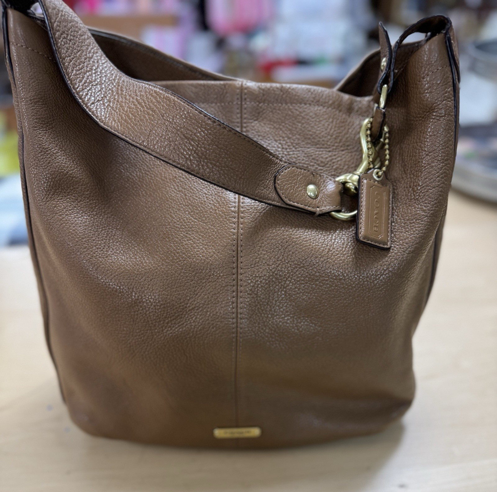Coach Brown Pebbled Shoulder Bag Logo Plaque Tag Gold Hardware Inner Pockets Coach Brown Pebbled Shoulder Bag Logo Plaque Tag Gold Hardware Inner Pockets