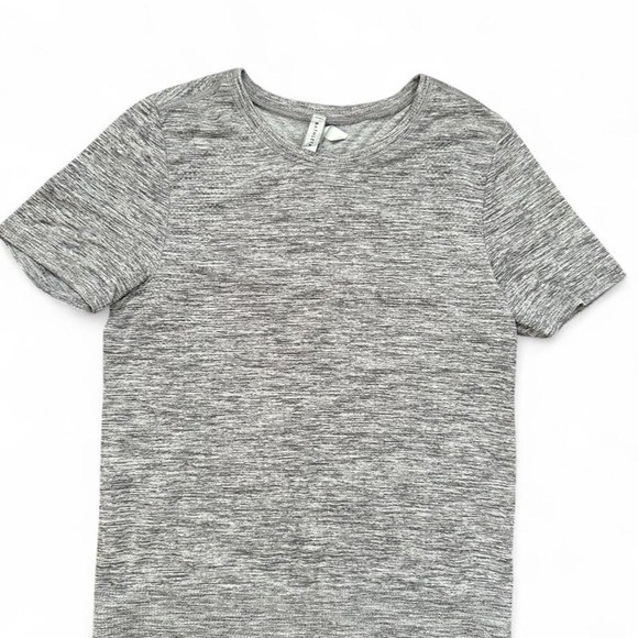 Athleta In Motion Heather Short Sleeve Tee Shirt Heather Grey Size XS Athleta In Motion Heather Short Sleeve Tee Shirt Heather Grey Size XS