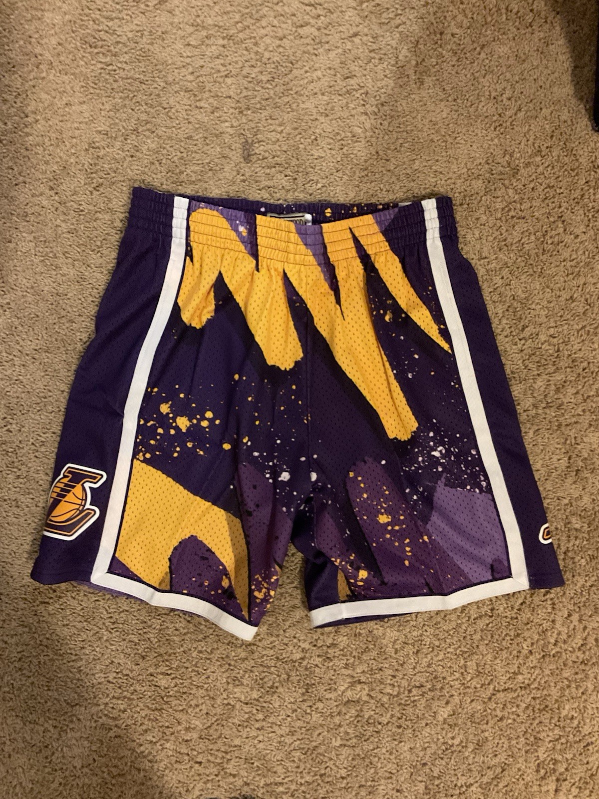 Mitchell & Ness Los Angeles Lakers 2009-10 Hyper Hoops Swingman Shorts XL NWT Mitchell & Ness Los Angeles Lakers 2009-10 Hyper Hoops Swingman Shorts XL NWT